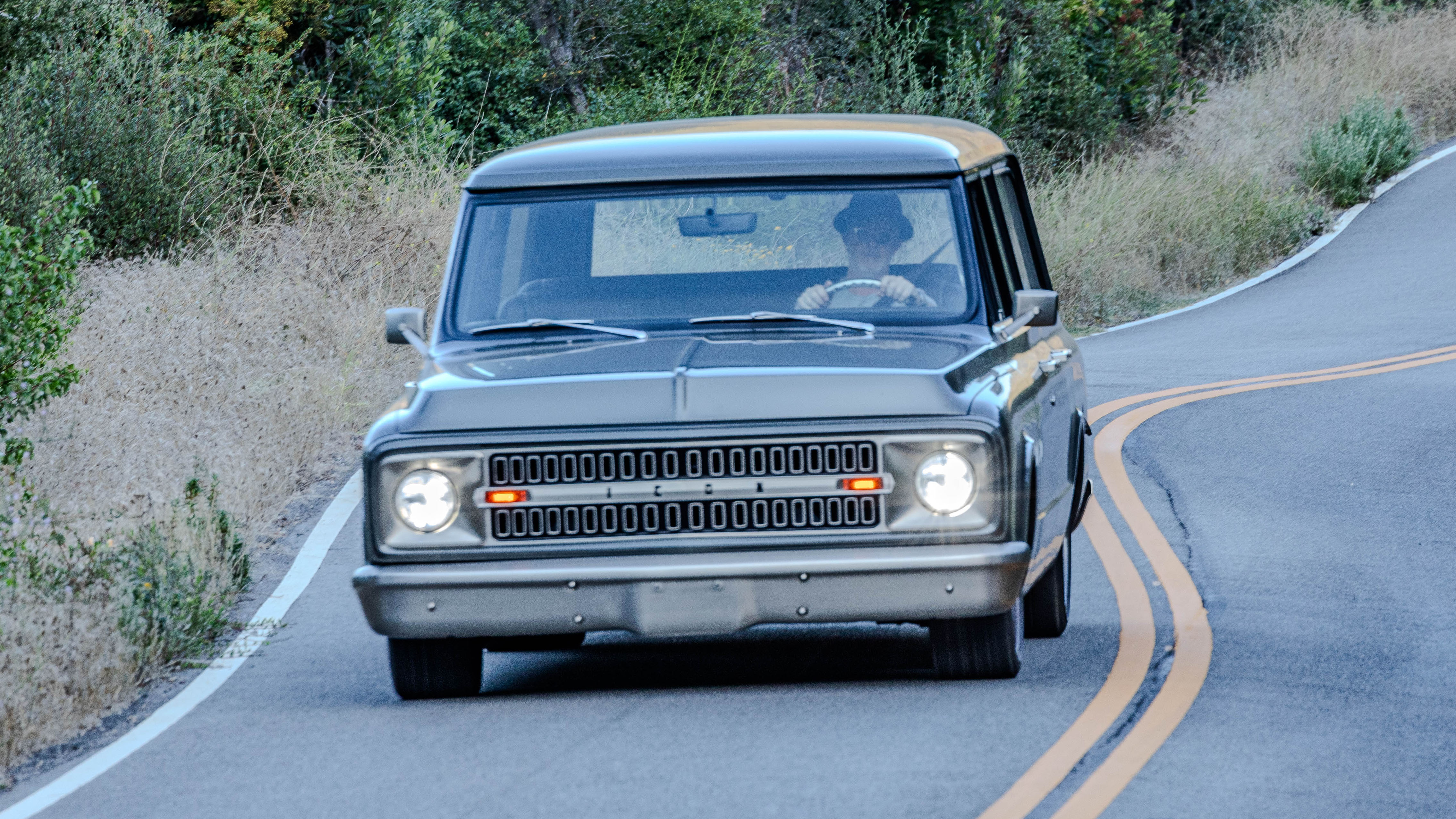 Icon Chevrolet Suburban restomod 2023