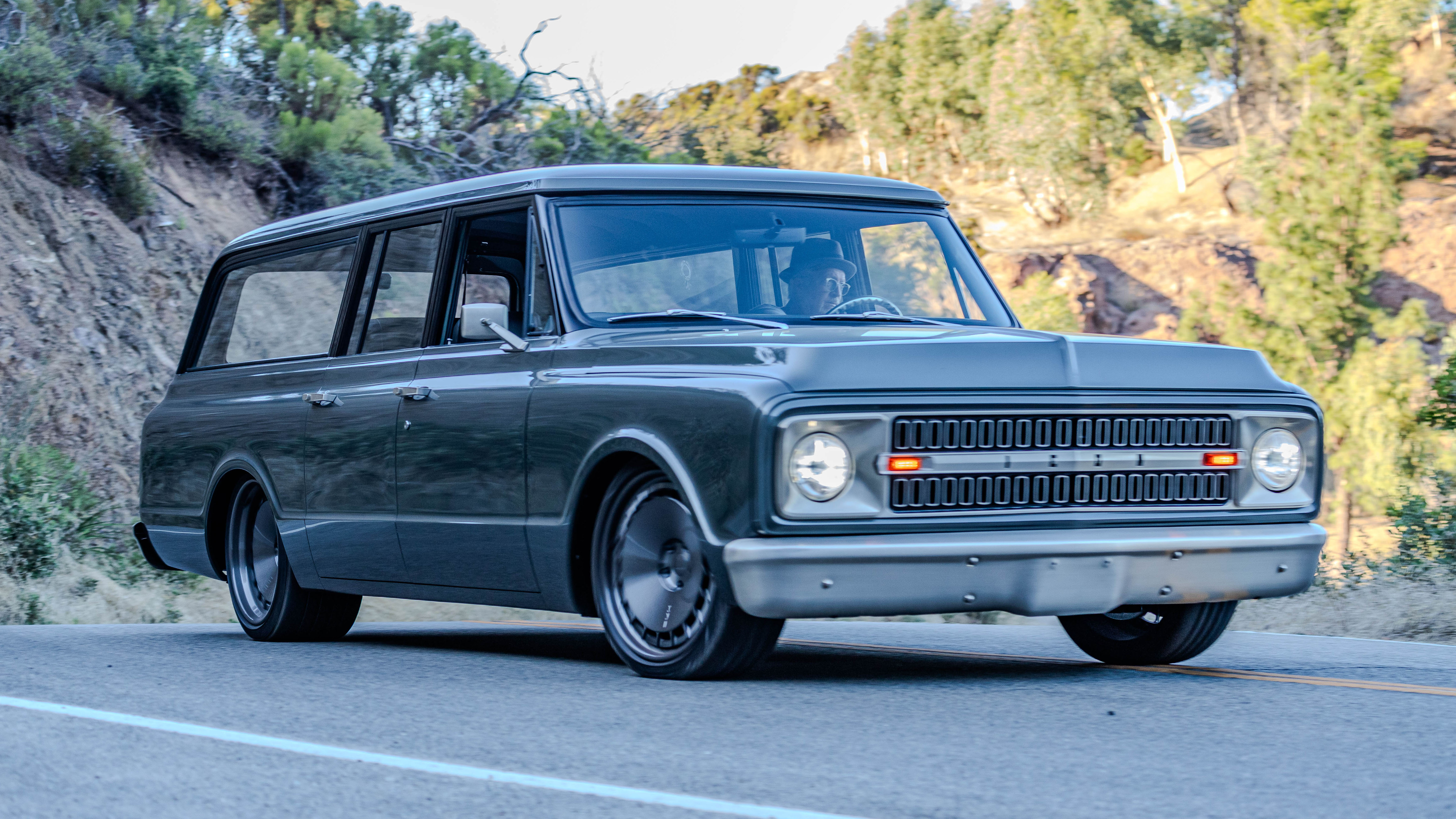 Icon Chevrolet Suburban restomod 2023