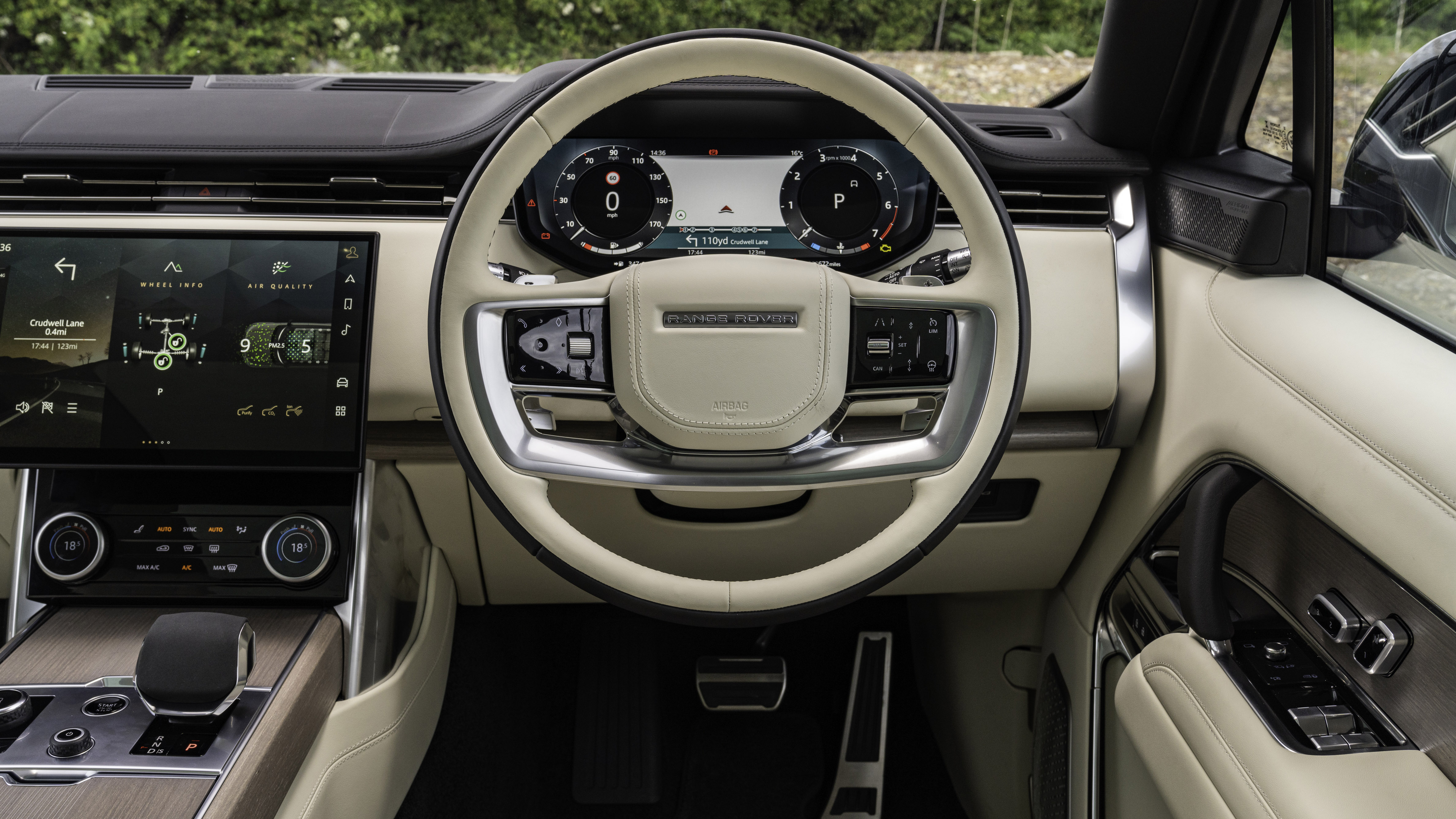 Land Rover Range Rover interior