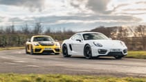  Porsche Cayman 2.7 (2013) vs Porsche 718 GT4RS (2022) 