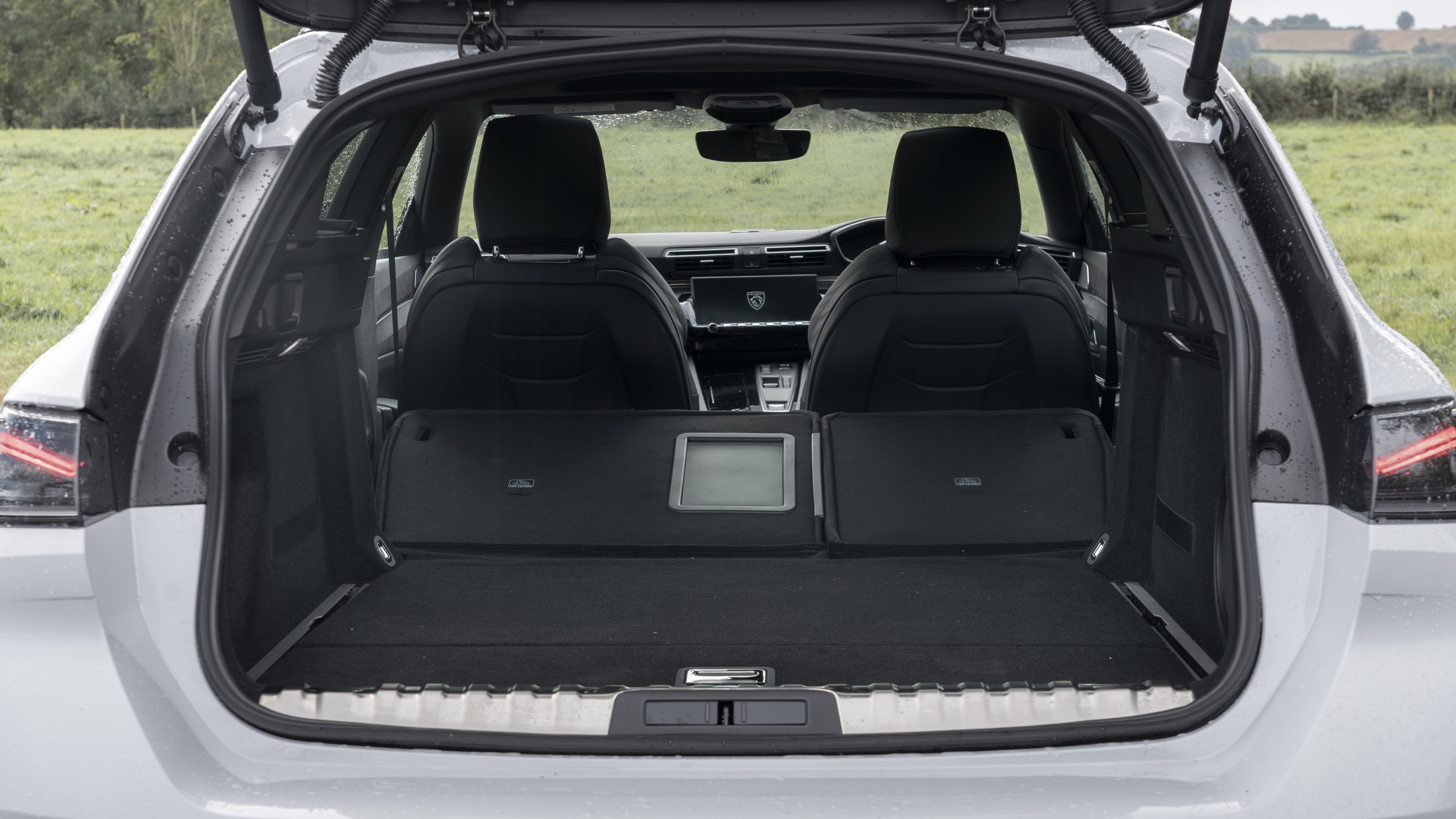 Peugeot 508 Peugeot Sport Engineered SW boot seats down