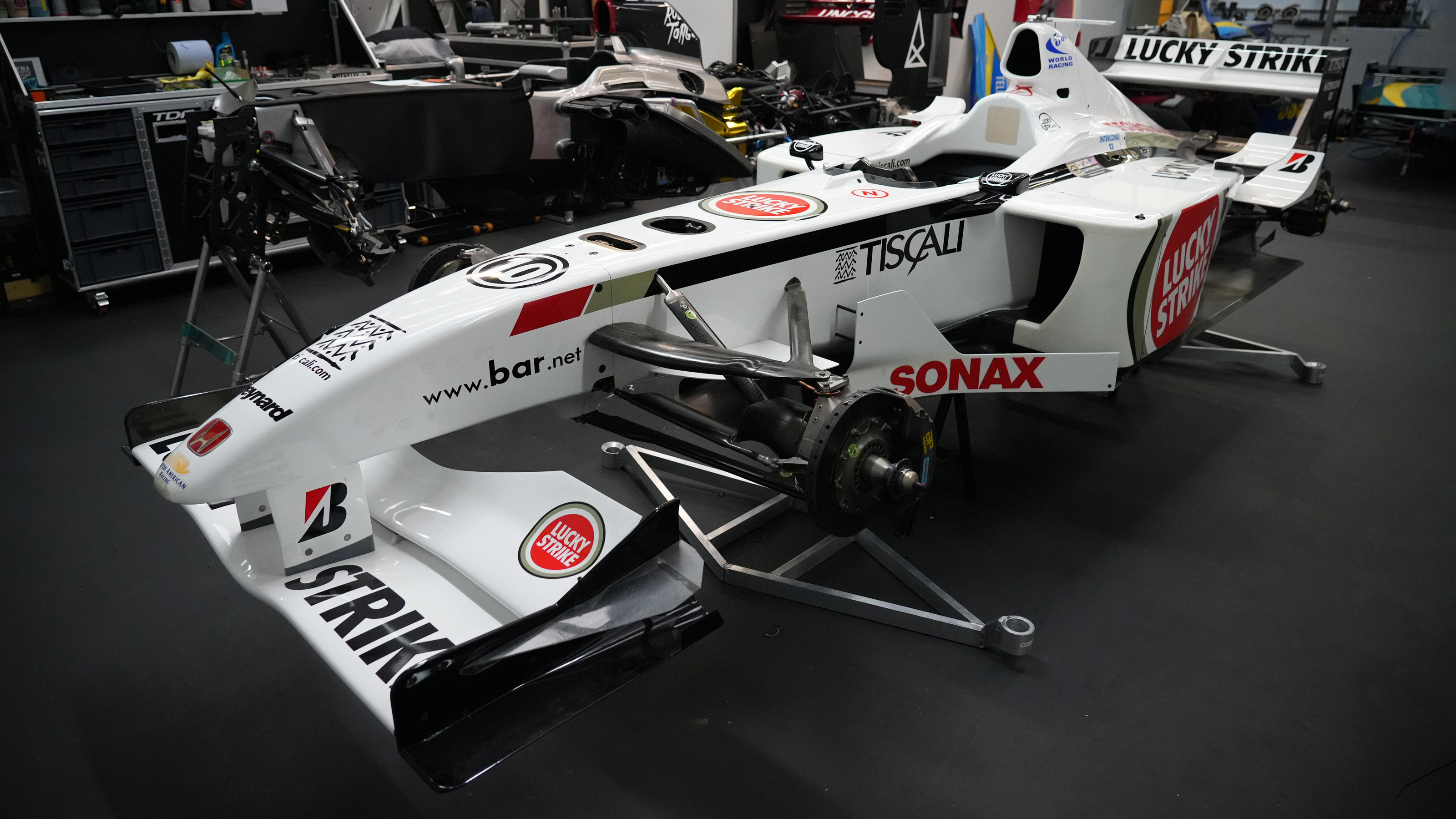 BAR-Honda 2001 Lucky Strike F1 car front