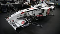 BAR-Honda 2001 Lucky Strike F1 car front