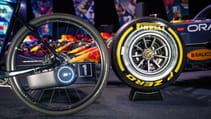 Skarper e-bike/Red Bull