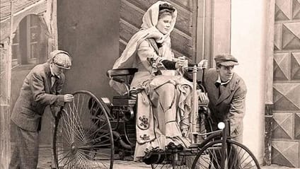 Bertha Benz driving the first Benz Patent-Motorwagen