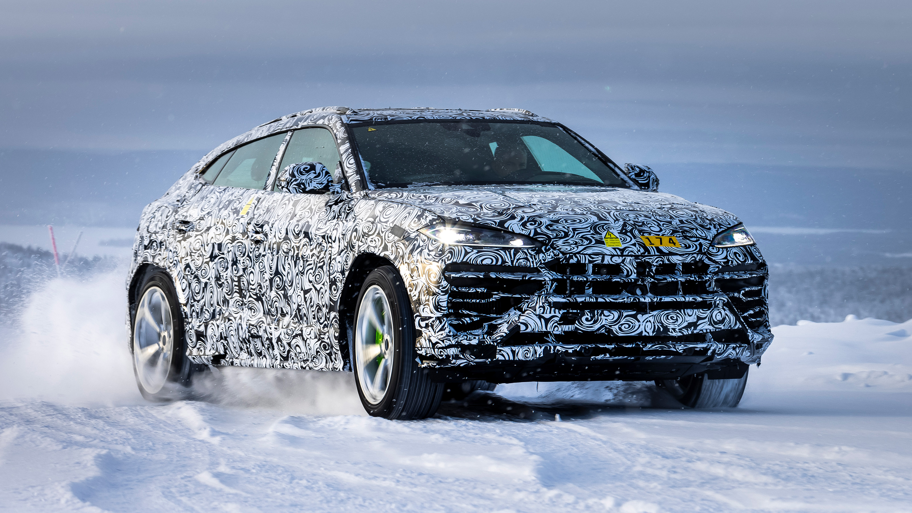 Lamborghini Urus SE prototype front