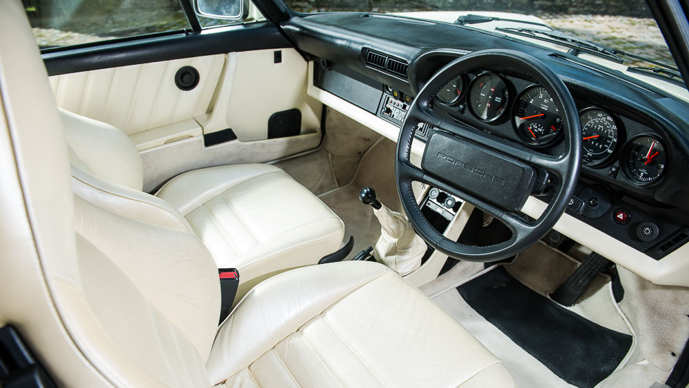 Porsche 911 (930) Turbo SE interior