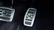 Abarth 500e Convertible pedals