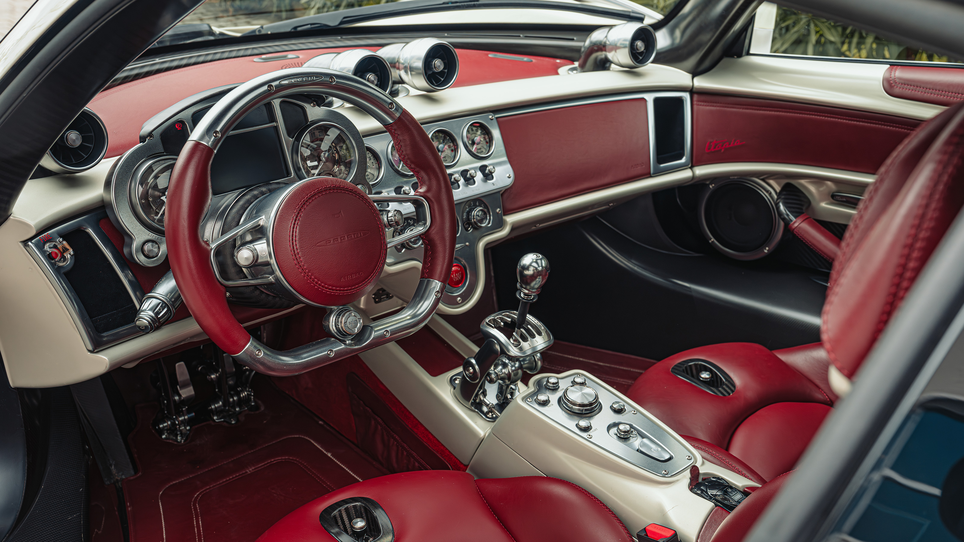 Pagani Utopia interior