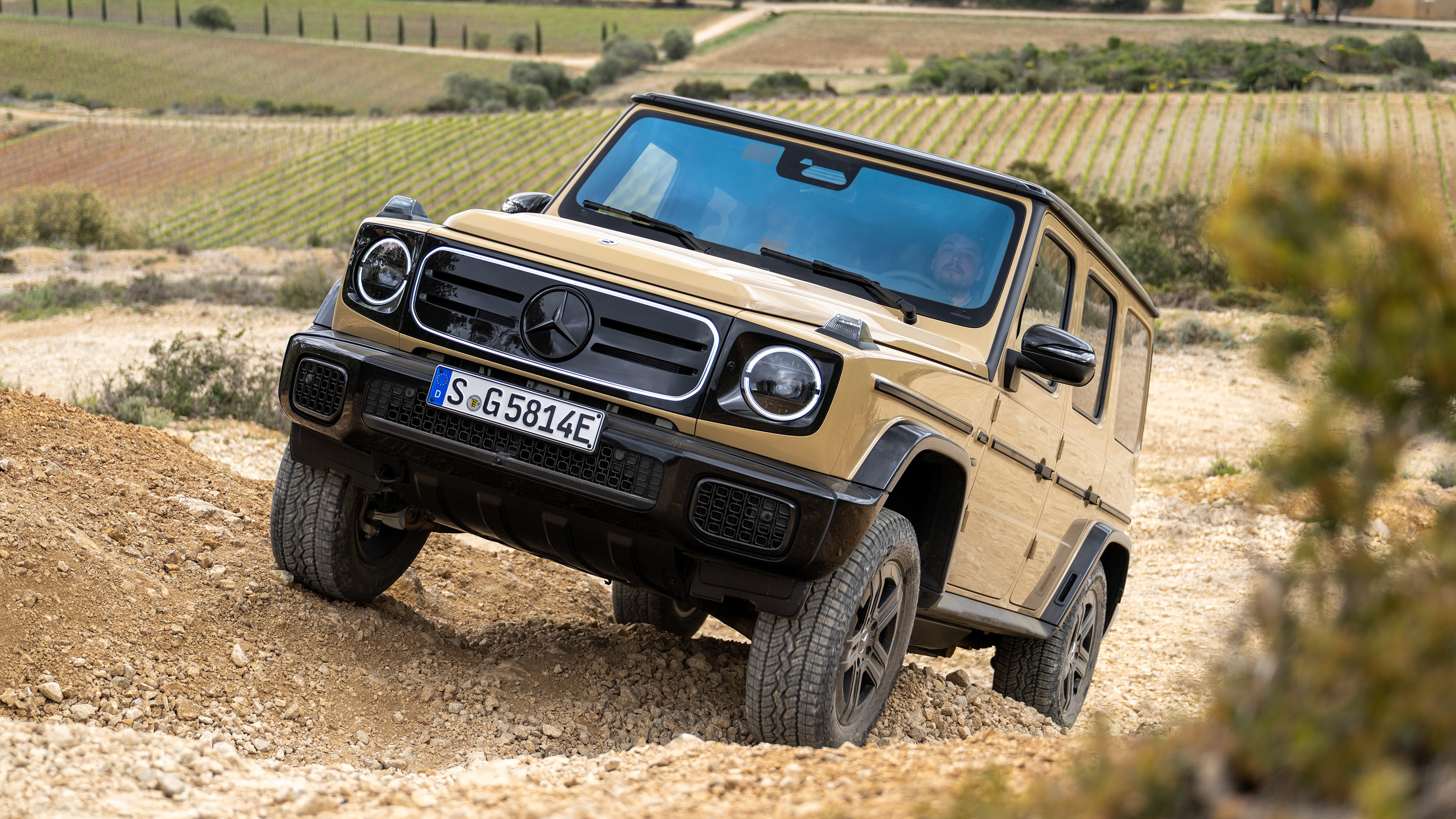 Mercedes-Benz G580 front