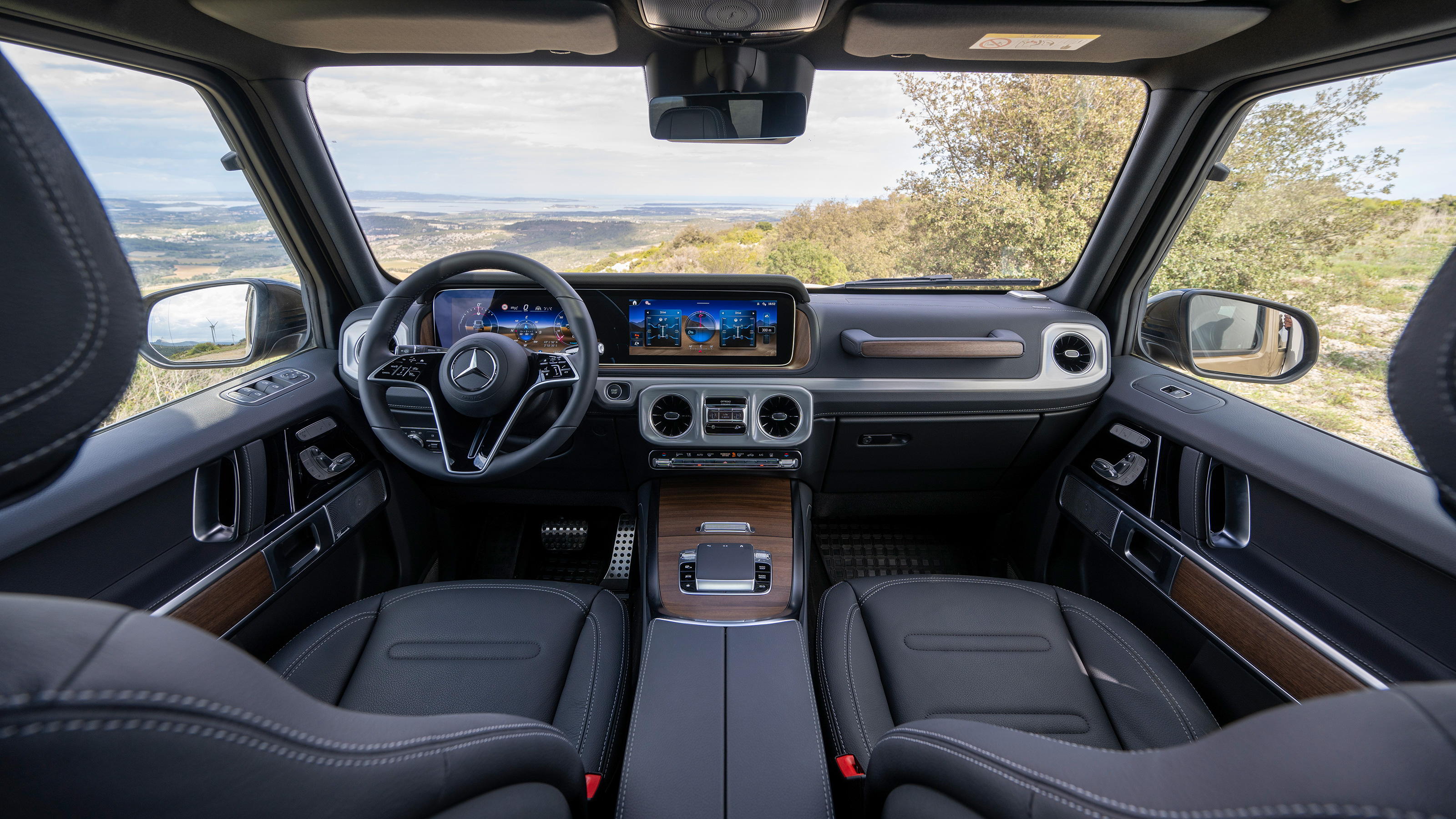 Mercedes-Benz G580 interior