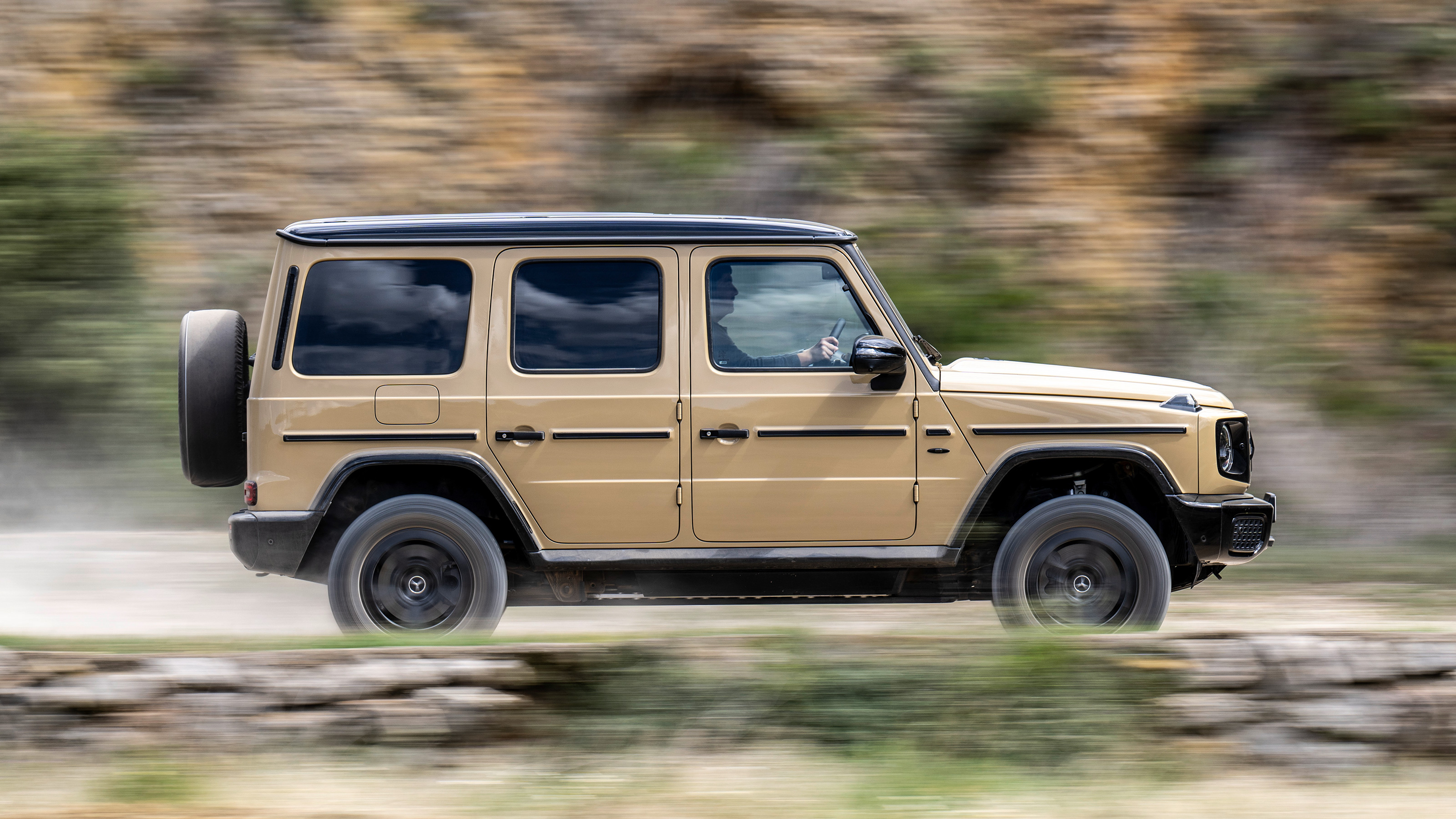 Mercedes-Benz G580 profile