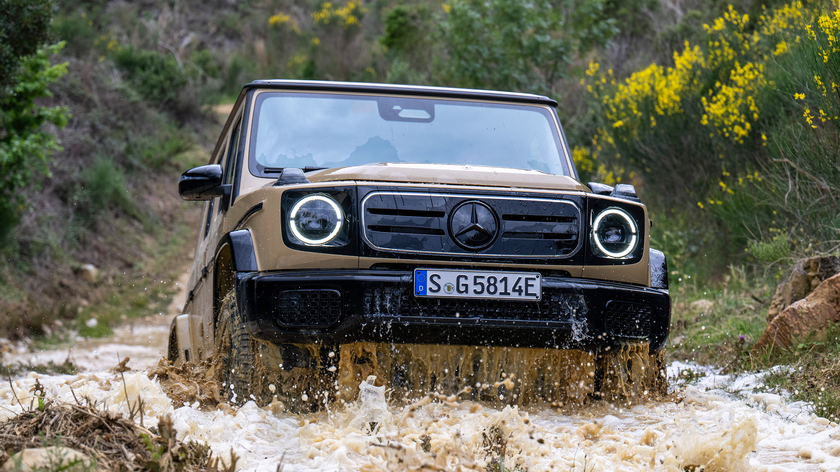 Mercedes-Benz G580 front