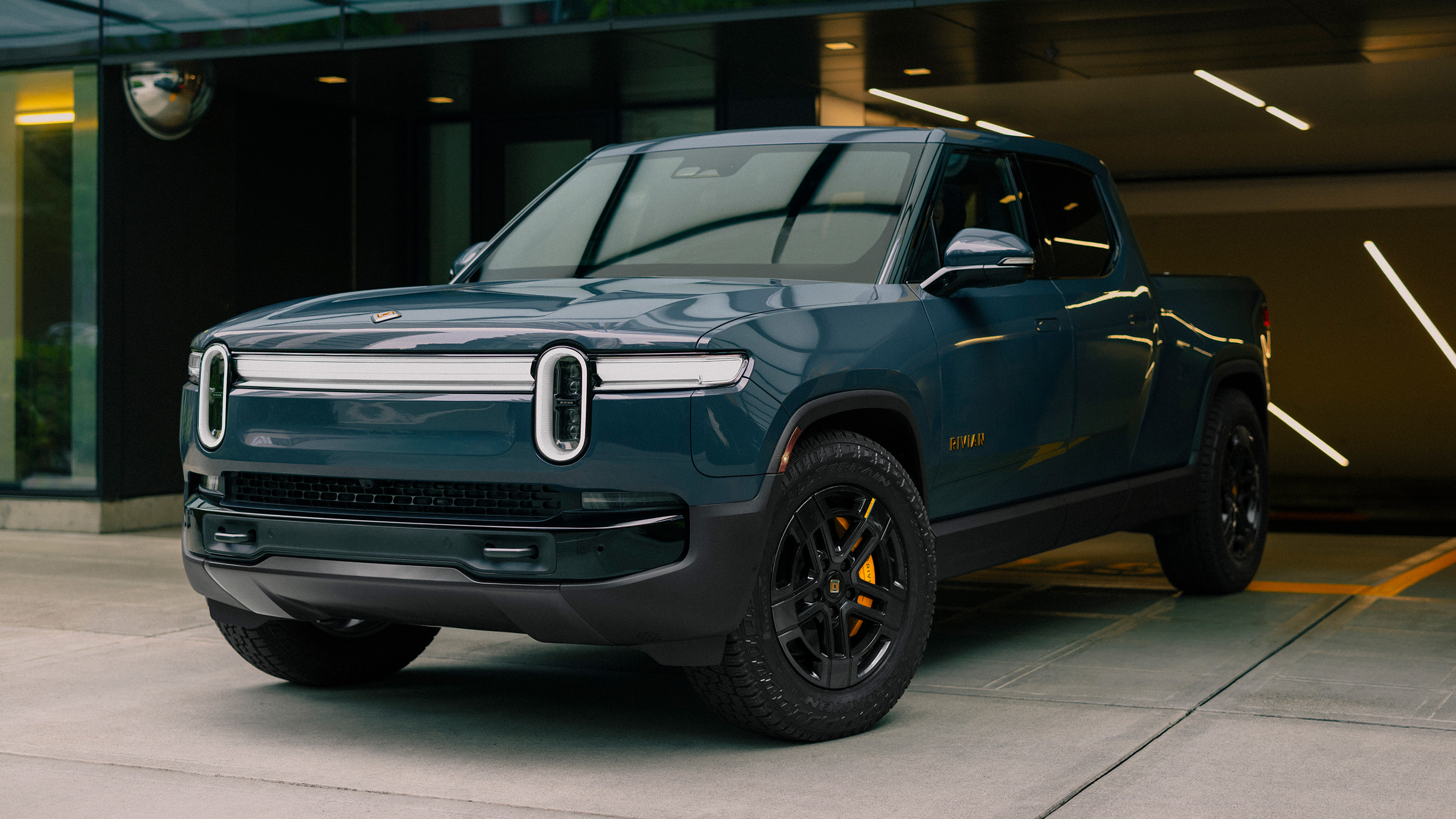 Rivian R1T front