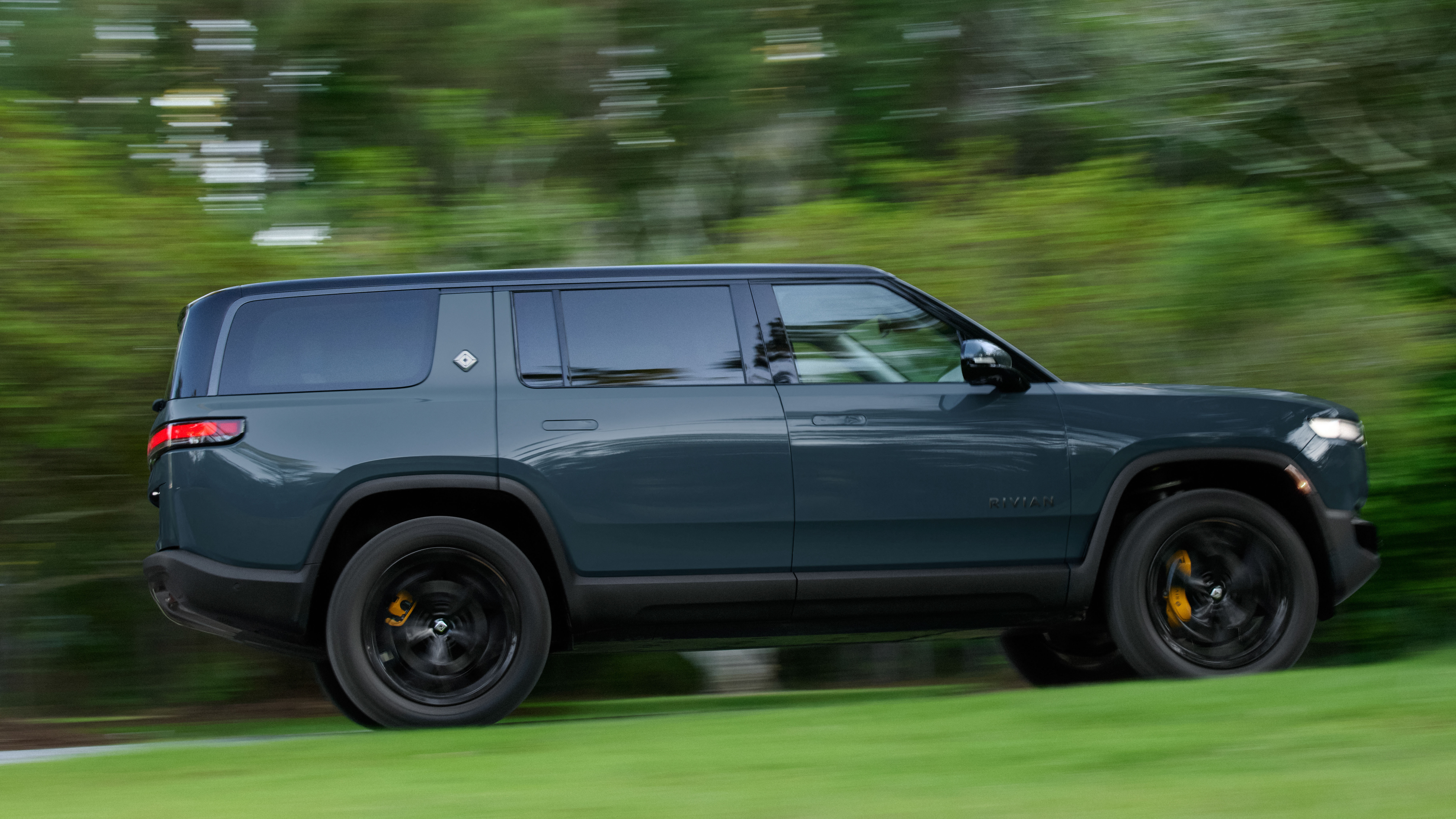 Rivian R1S