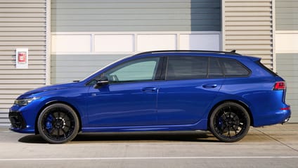 Static side profile shot of the Golf R MkVIII0-Variant