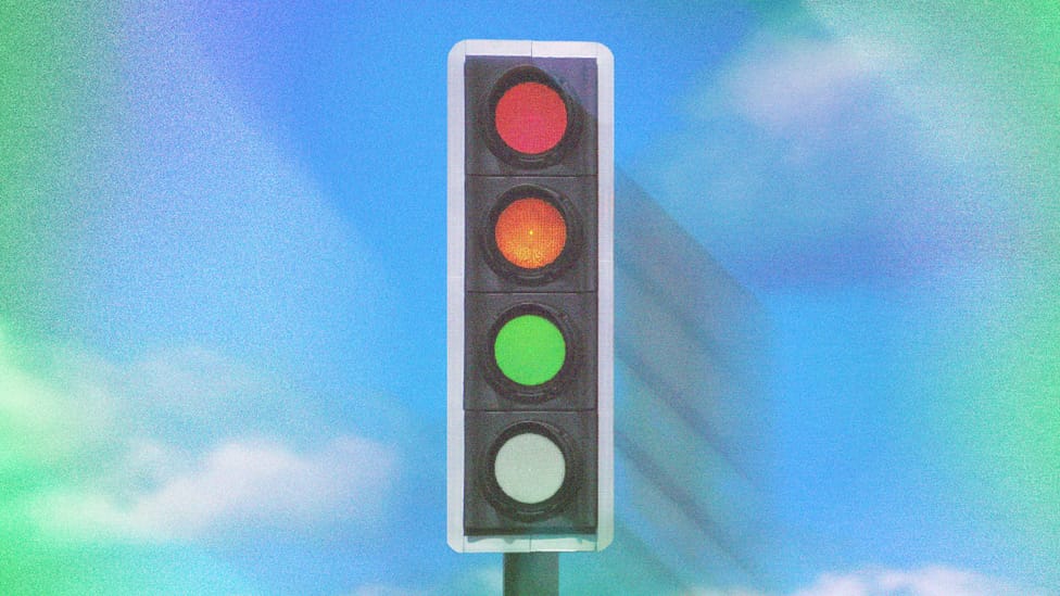 Graphic of four colour traffic light