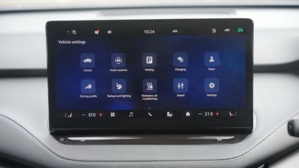 Škoda Enyaq 85 Edition onboard tech screen