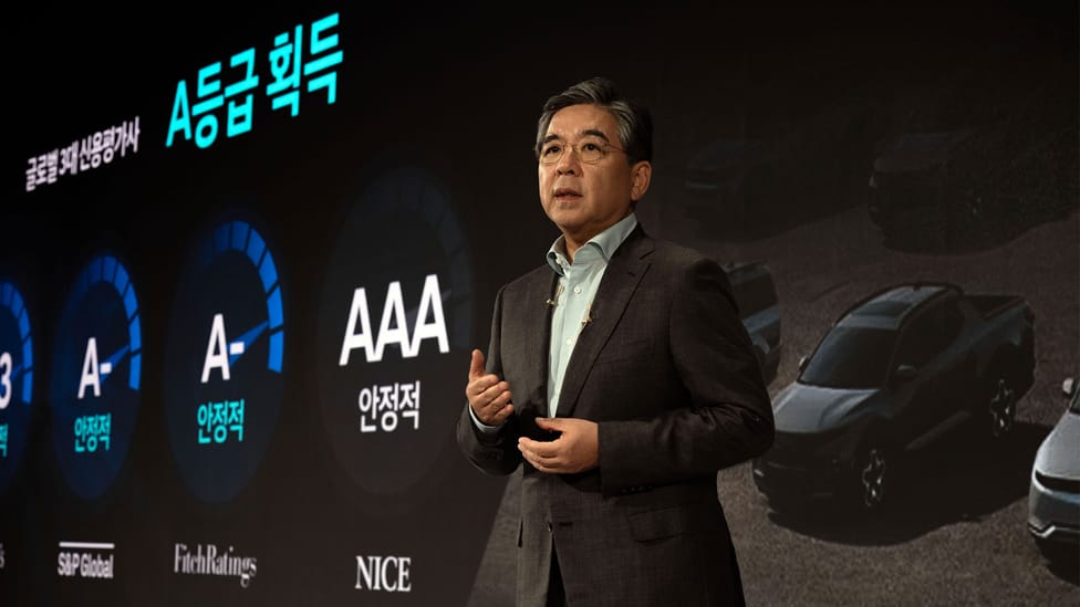 Shot of Jaehoon Chang, CEO of Hyundai addressing Investor Day audience with graphics in backdrop