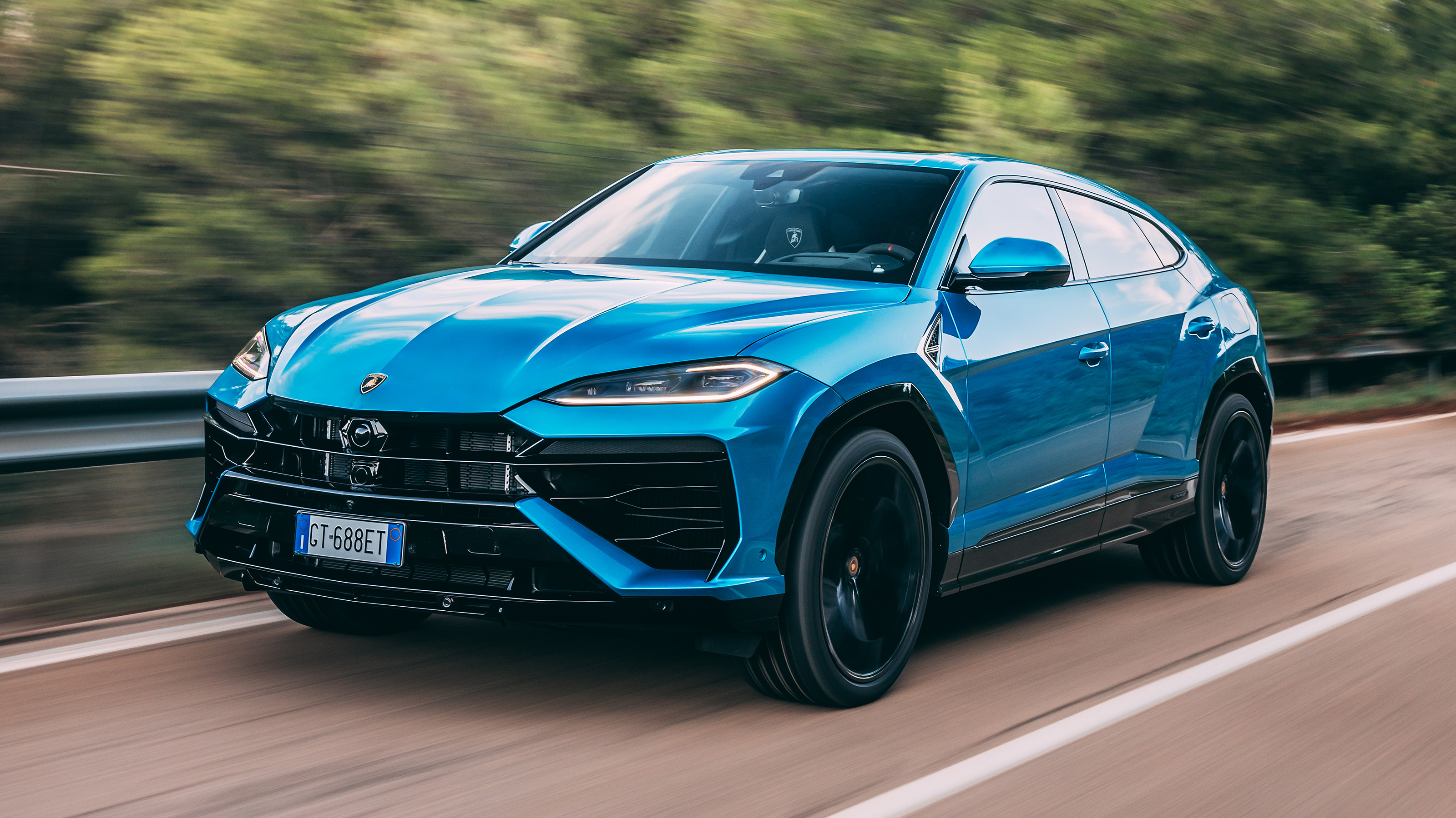 Lamborghini Urus SE exterior front three quarter