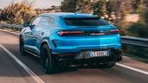 Lamborghini Urus SE exterior rear three quarter