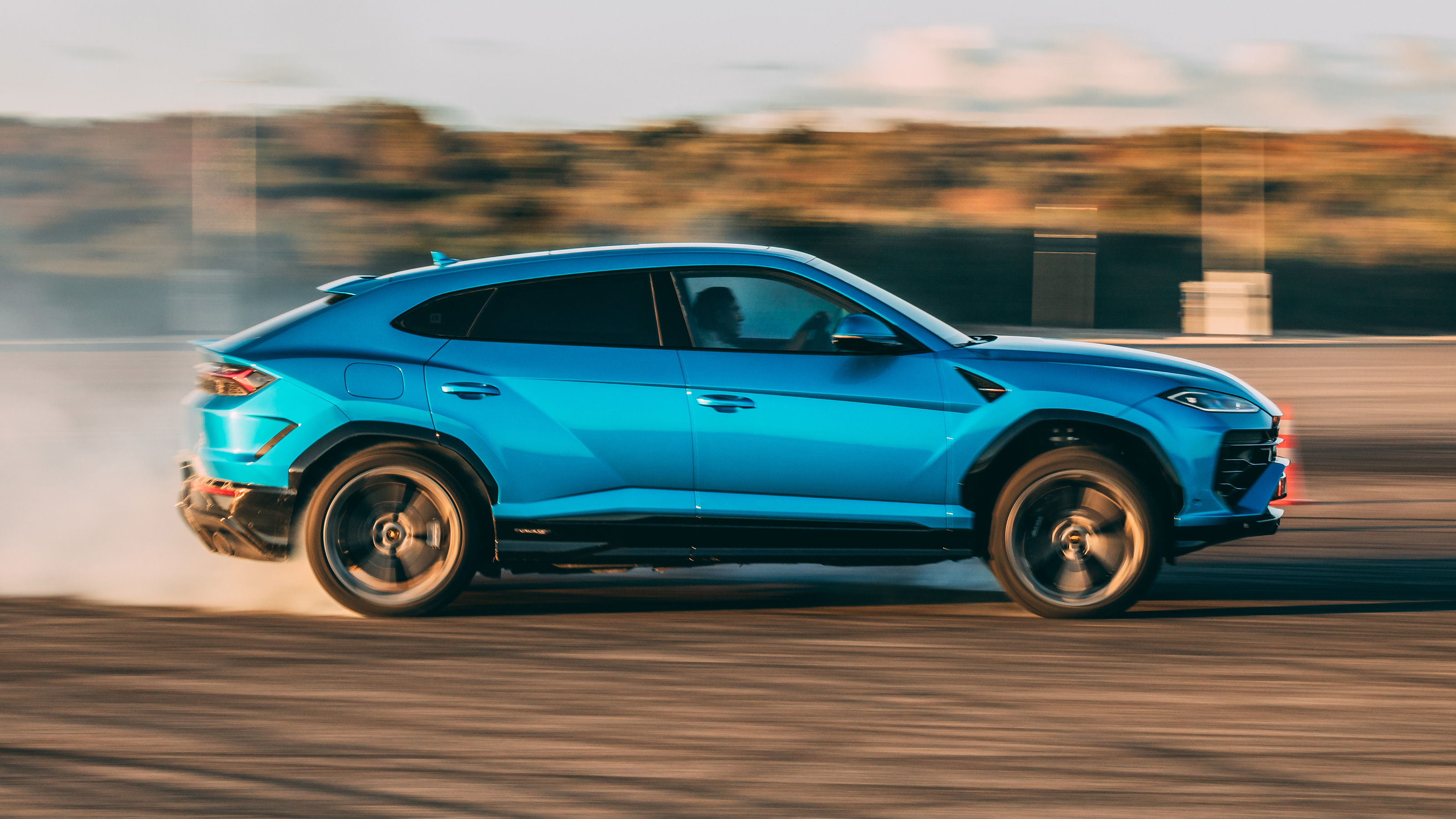 Lamborghini Urus SE exterior side