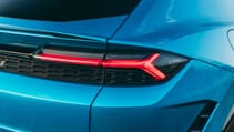 Lamborghini Urus SE exterior rear light