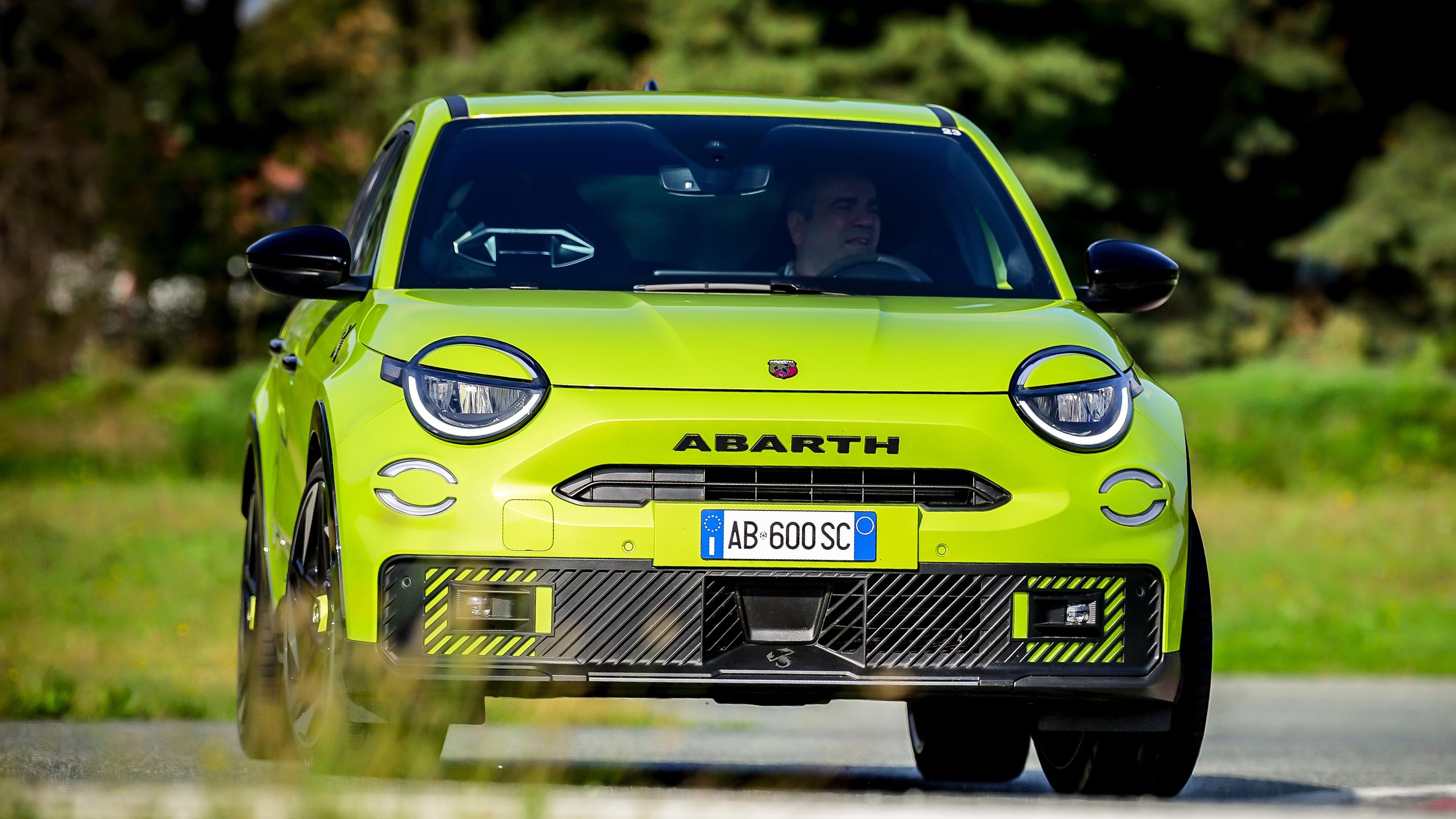 Abarth 600e exterior front dynamic