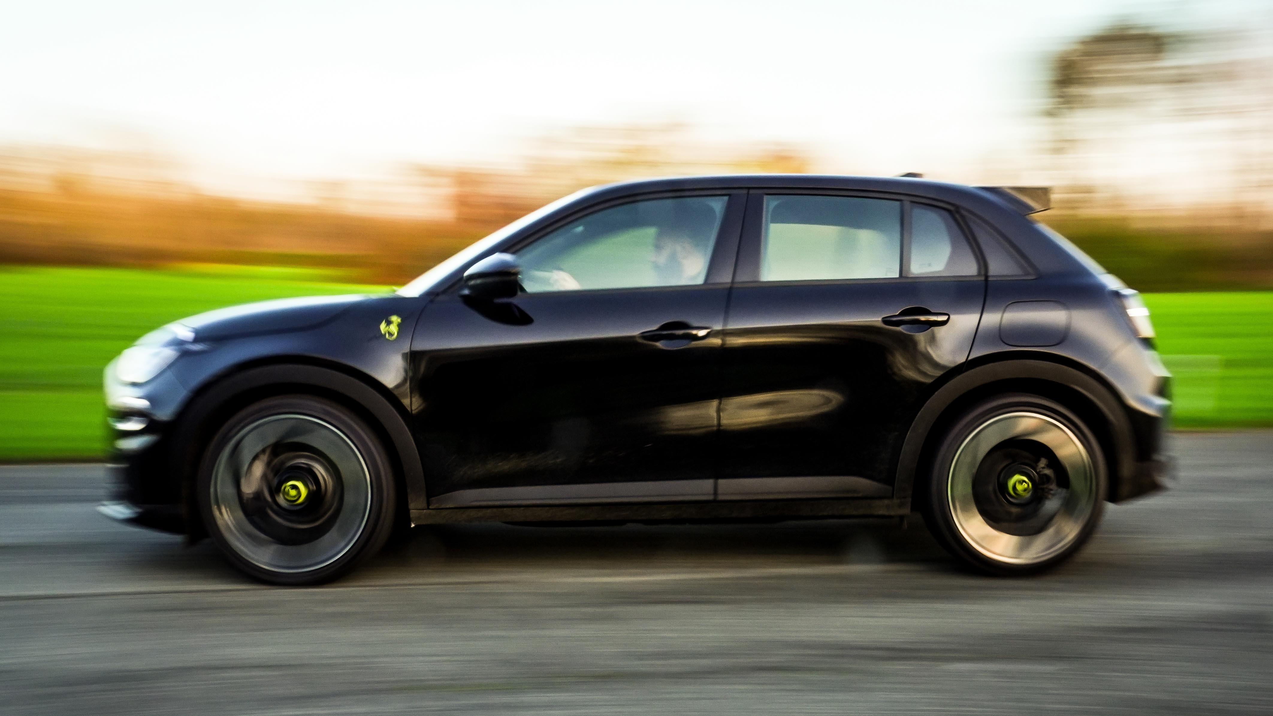 Abarth 600e exterior side dynamic