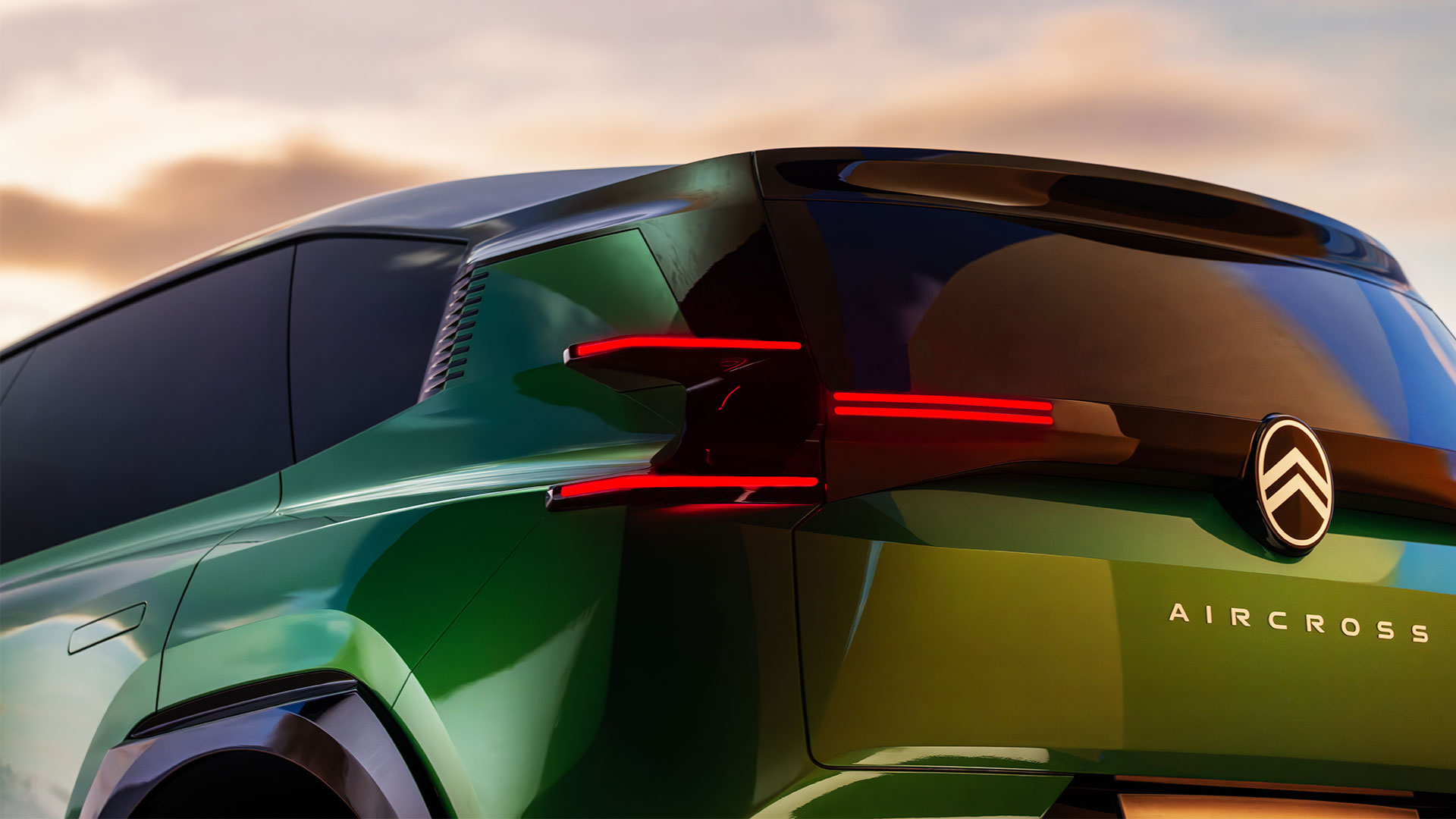 Close up of vertical rear end on Citroen C5 Aircross concept