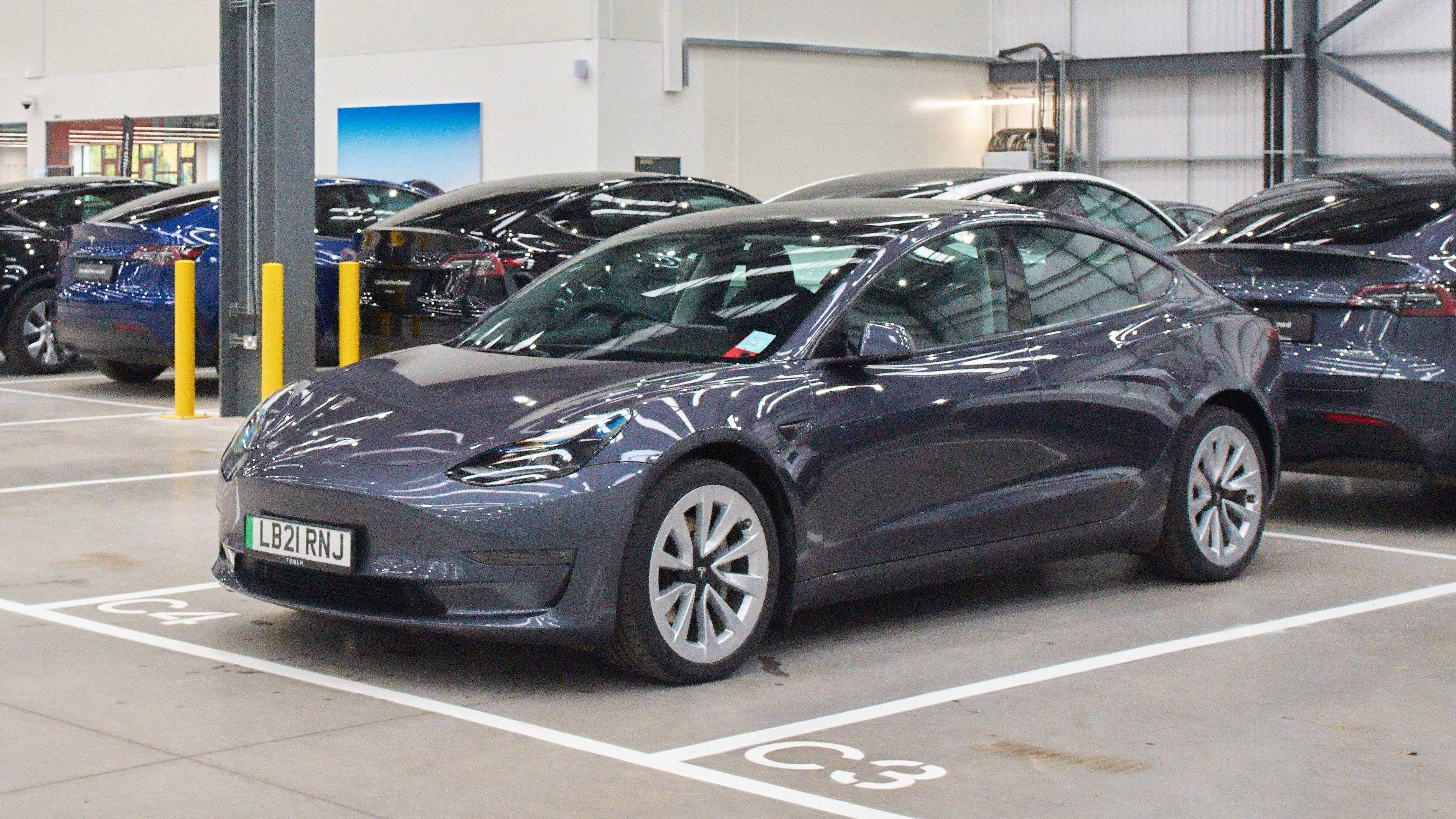 Tesla Model 3, Tesla Delivery Centre