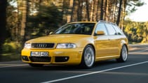 original Audi RS 4 Avant exterior front three quarter dynamic 