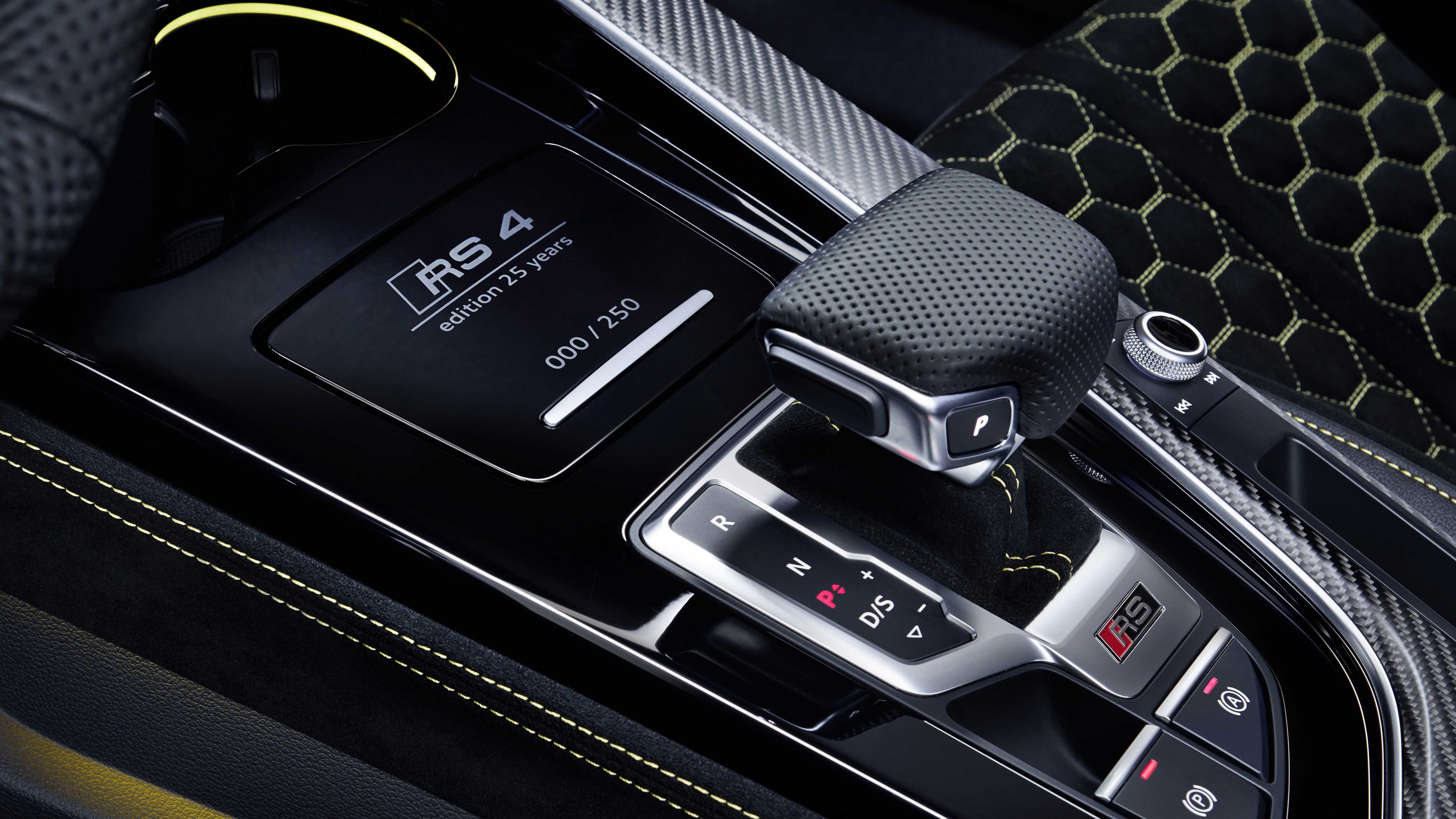 Audi RS 4 Avant edition 25 years interior gear selector