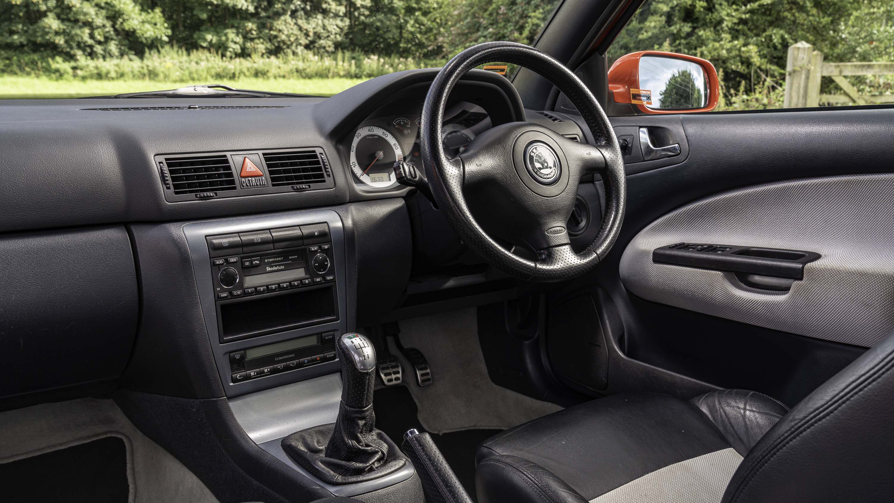 Škoda Octavia vRS interior front 