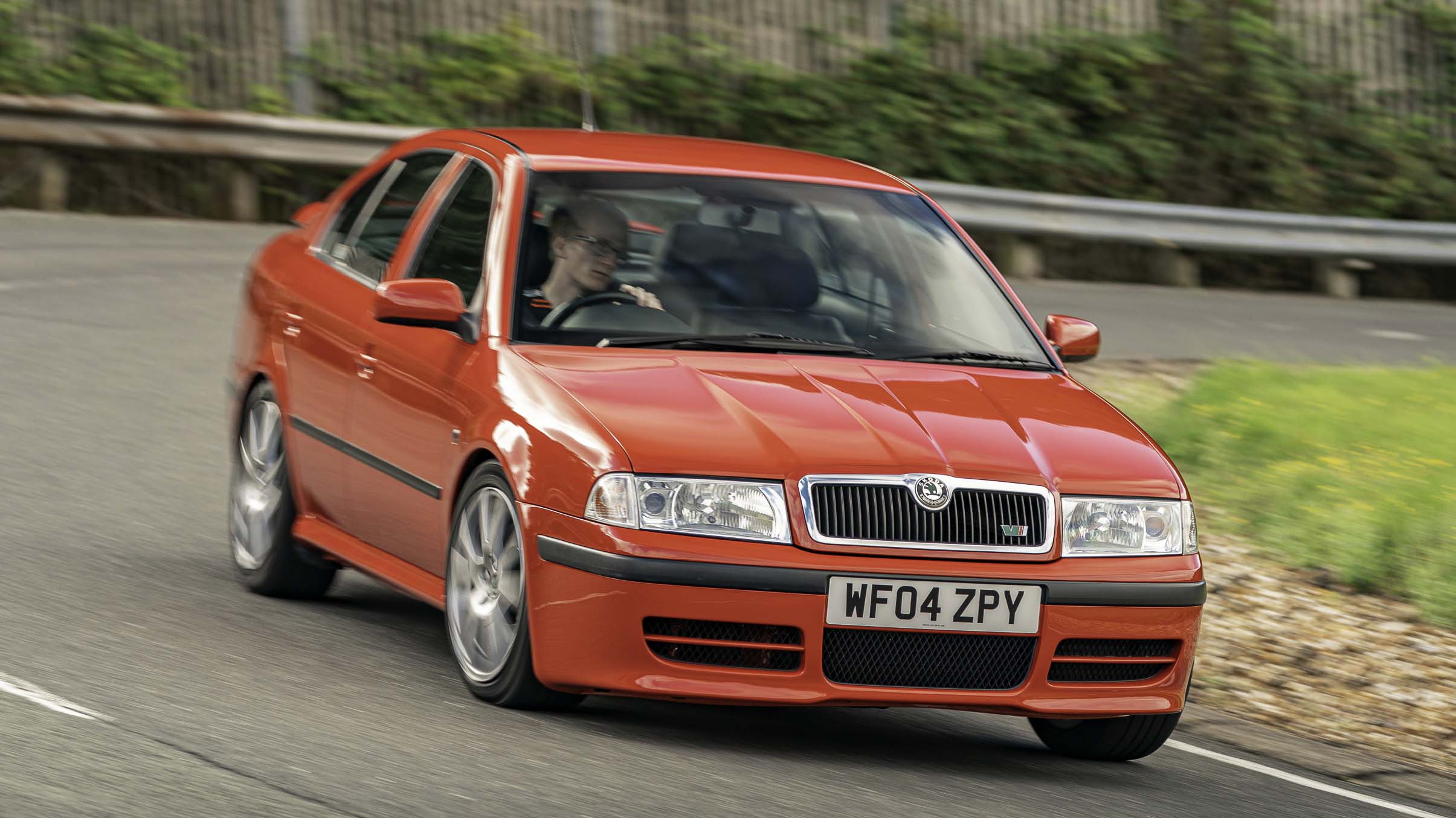 Škoda Octavia vRS exterior front three quarter dynamic