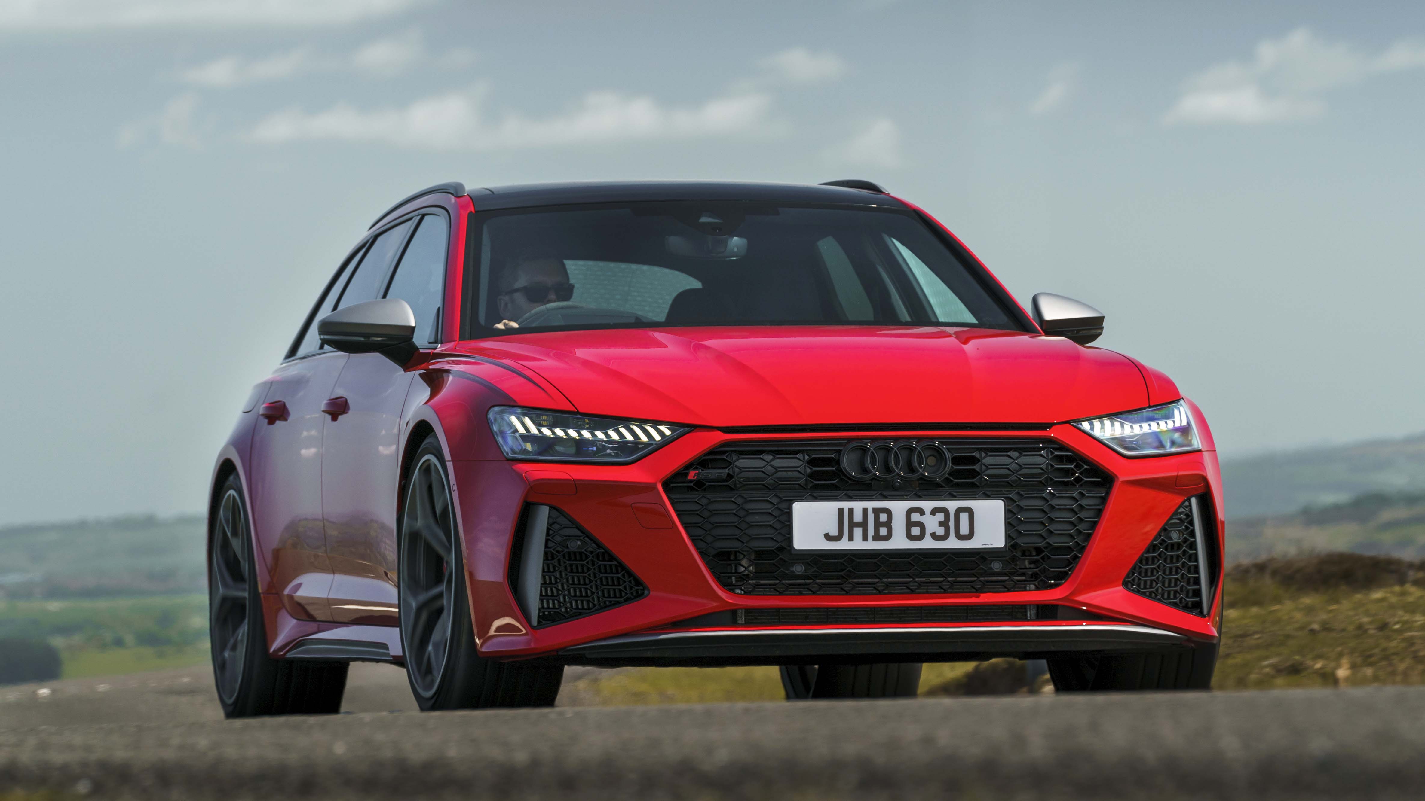 Audi RS6 Performance exterior front three quarter dynamic 