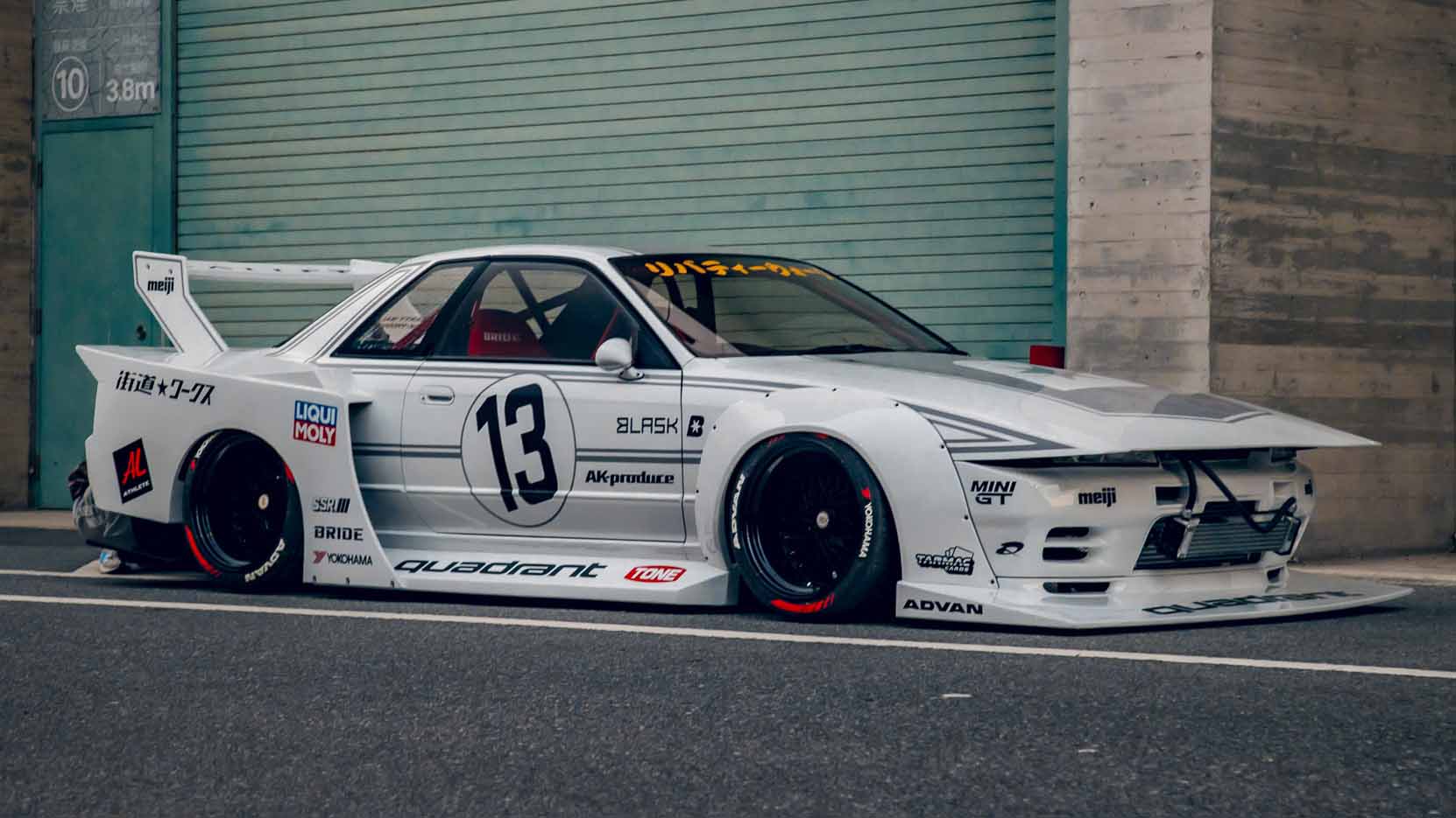 Liberty Walk Kaido Works Nissan Skyline R32 GT-R