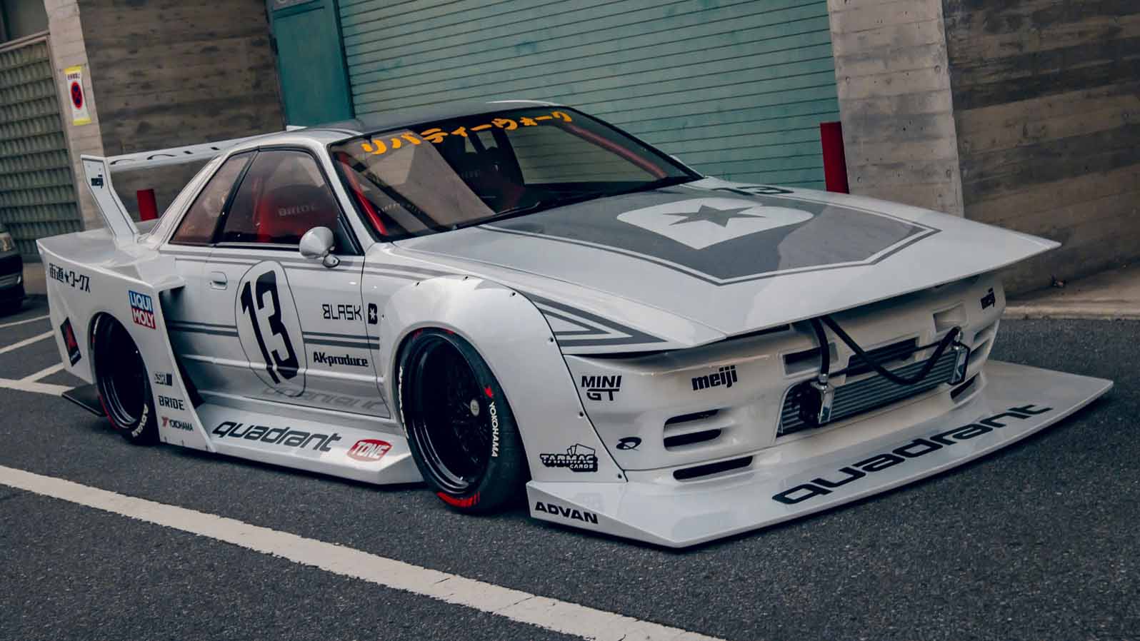 Liberty Walk Kaido Works Nissan Skyline R32 GT-R