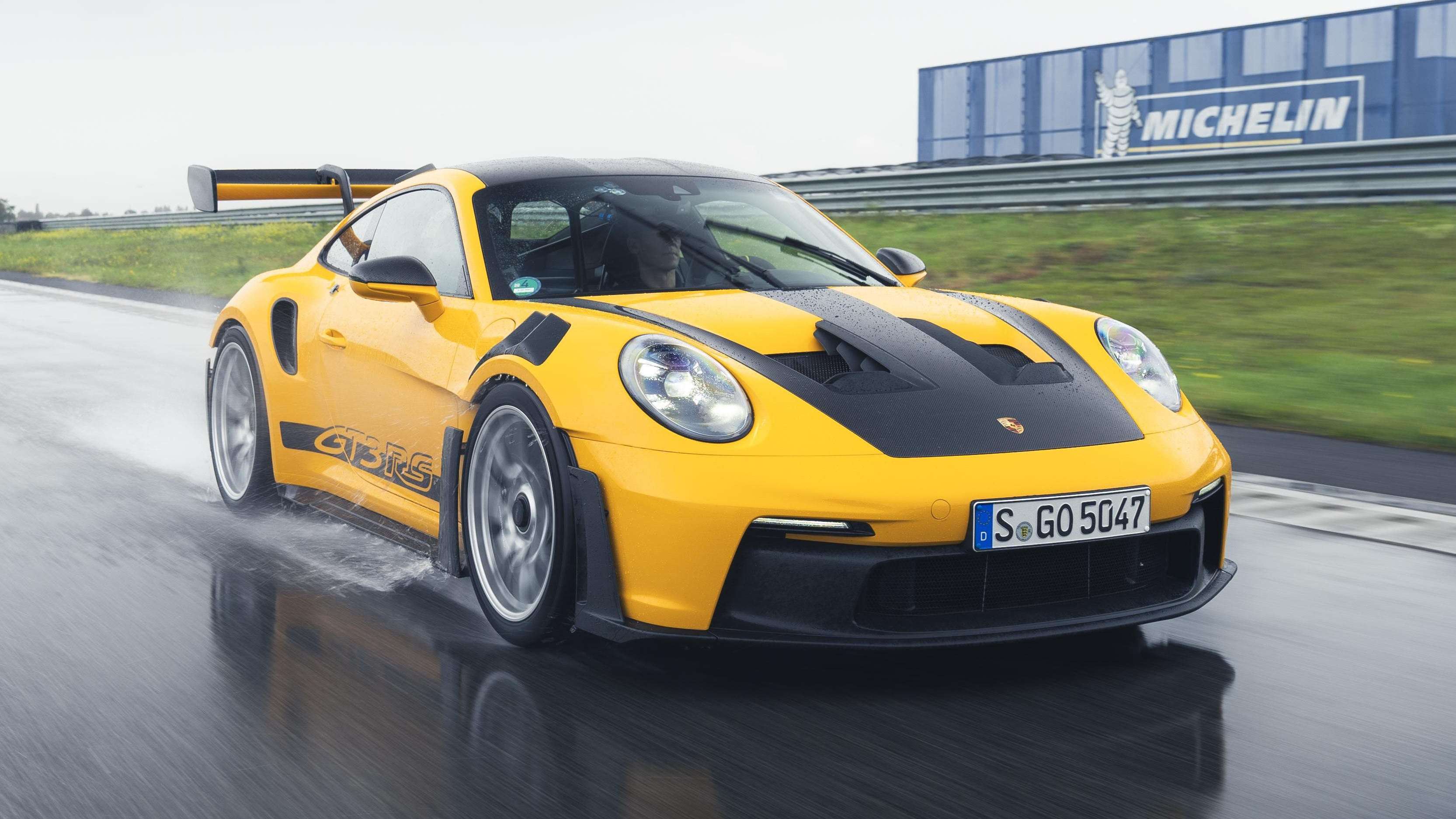 Porsche 911 GT3 RS 992 new wet tyre