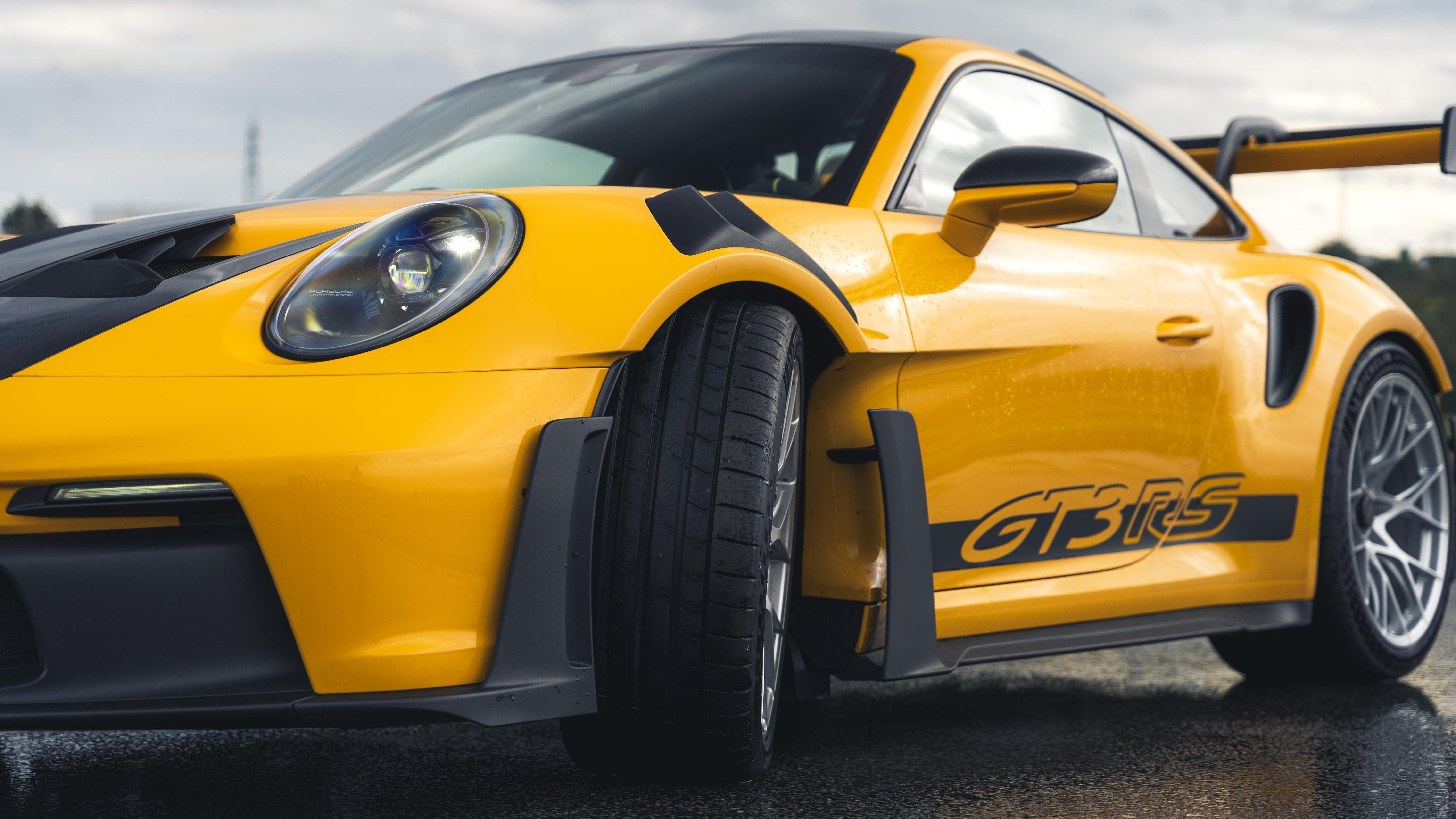 Porsche 911 GT3 RS 992 new wet tyre