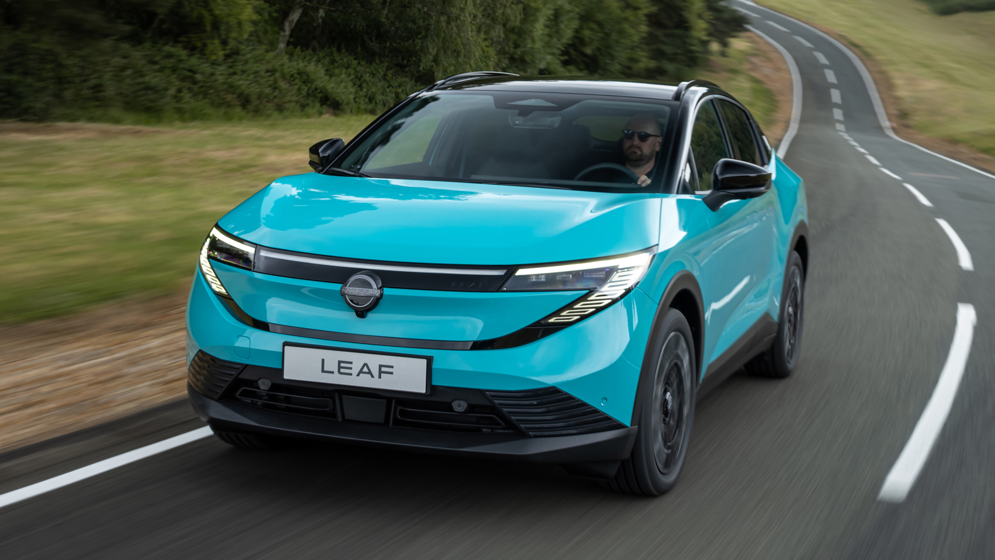 Nissan Leaf prototype exterior front three quarter dynamic