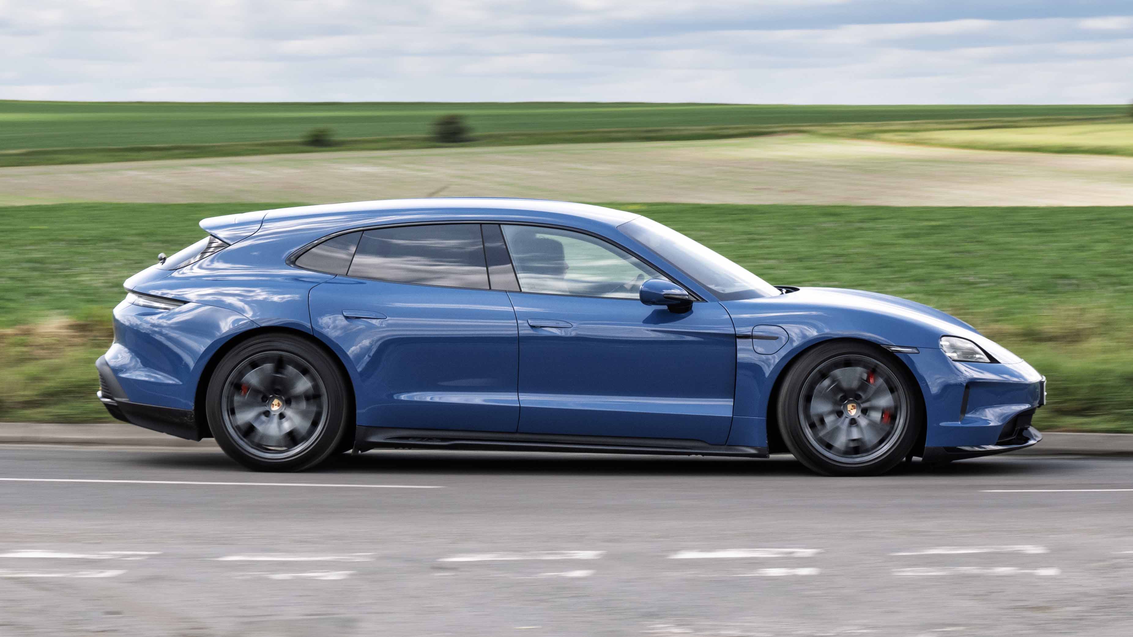 Porsche Taycan Sport Turismo exterior side dynamic