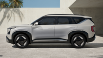 Side profile of Kia EV5 base trim, euro spec