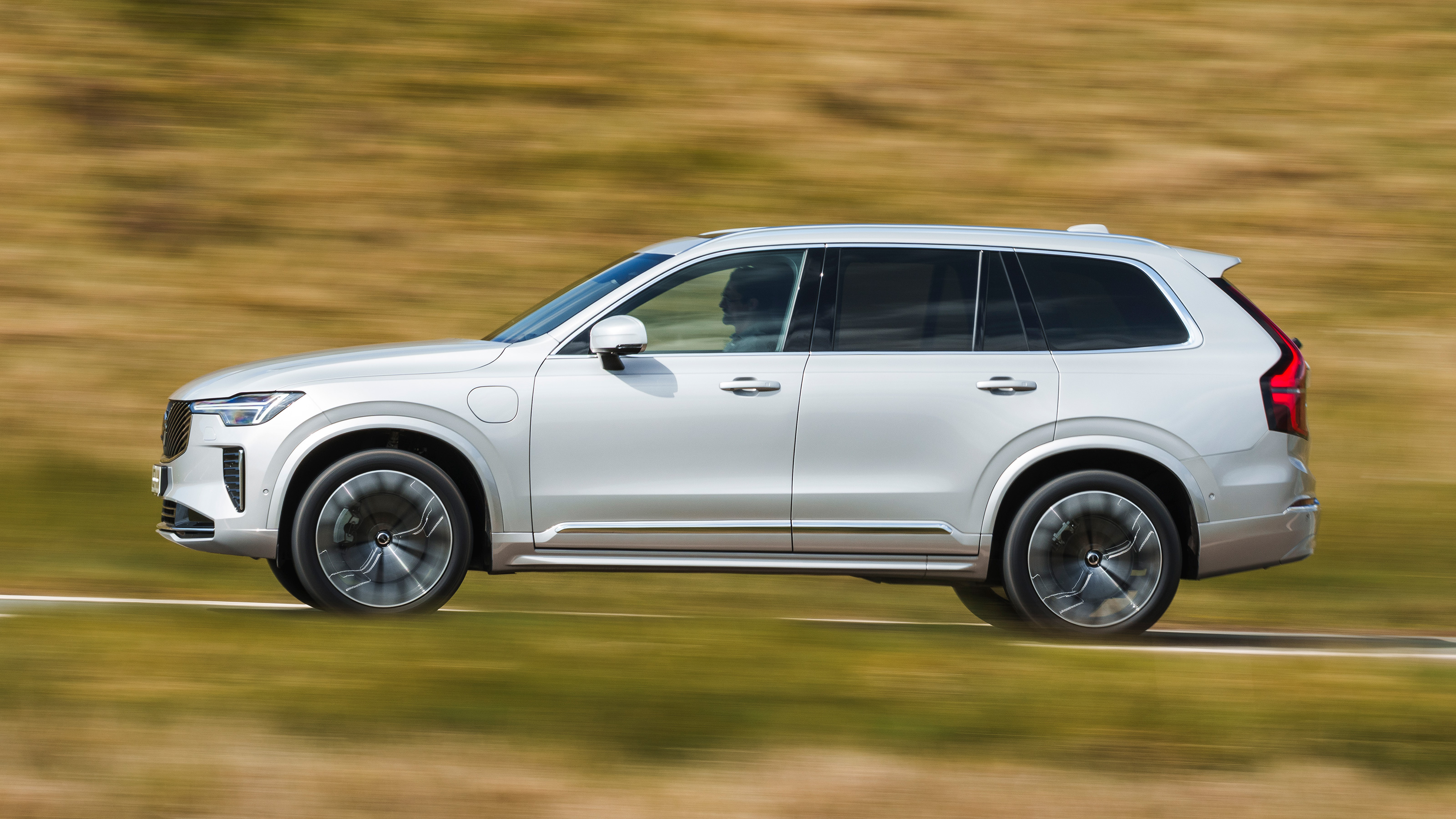 Volvo XC90 profile