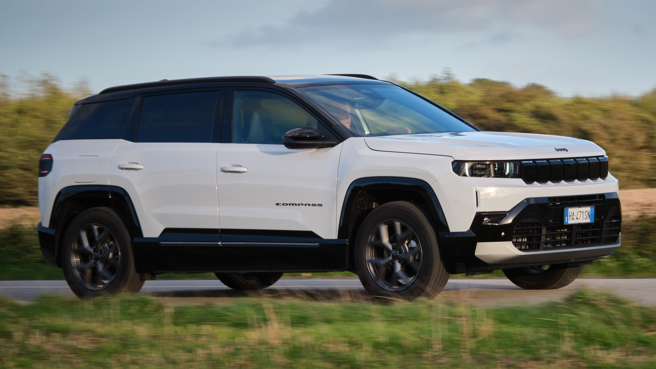 2025 Jeep Compass dynamic side