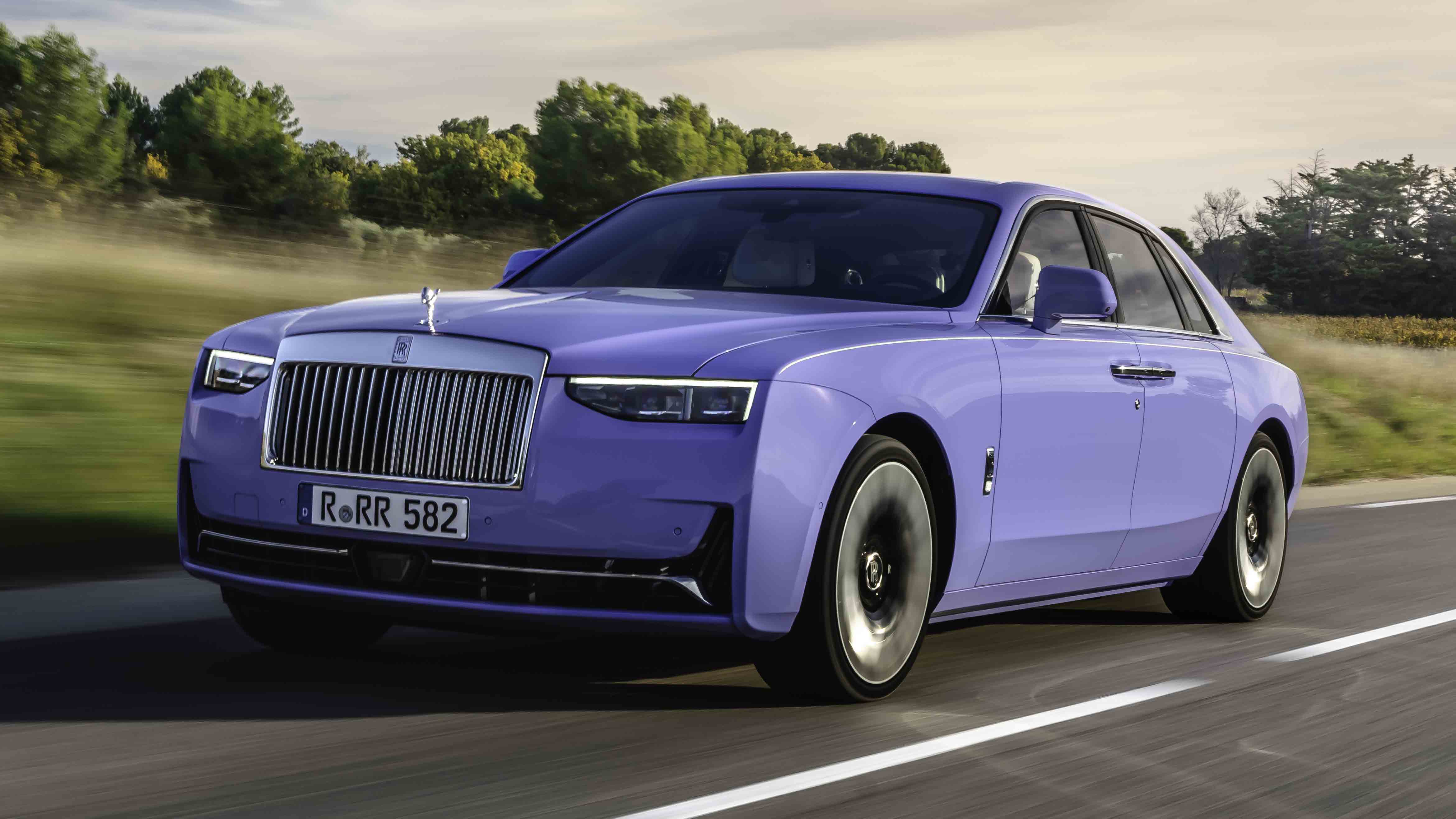 Rolls-Royce Ghost Series II front three quarter dynamic
