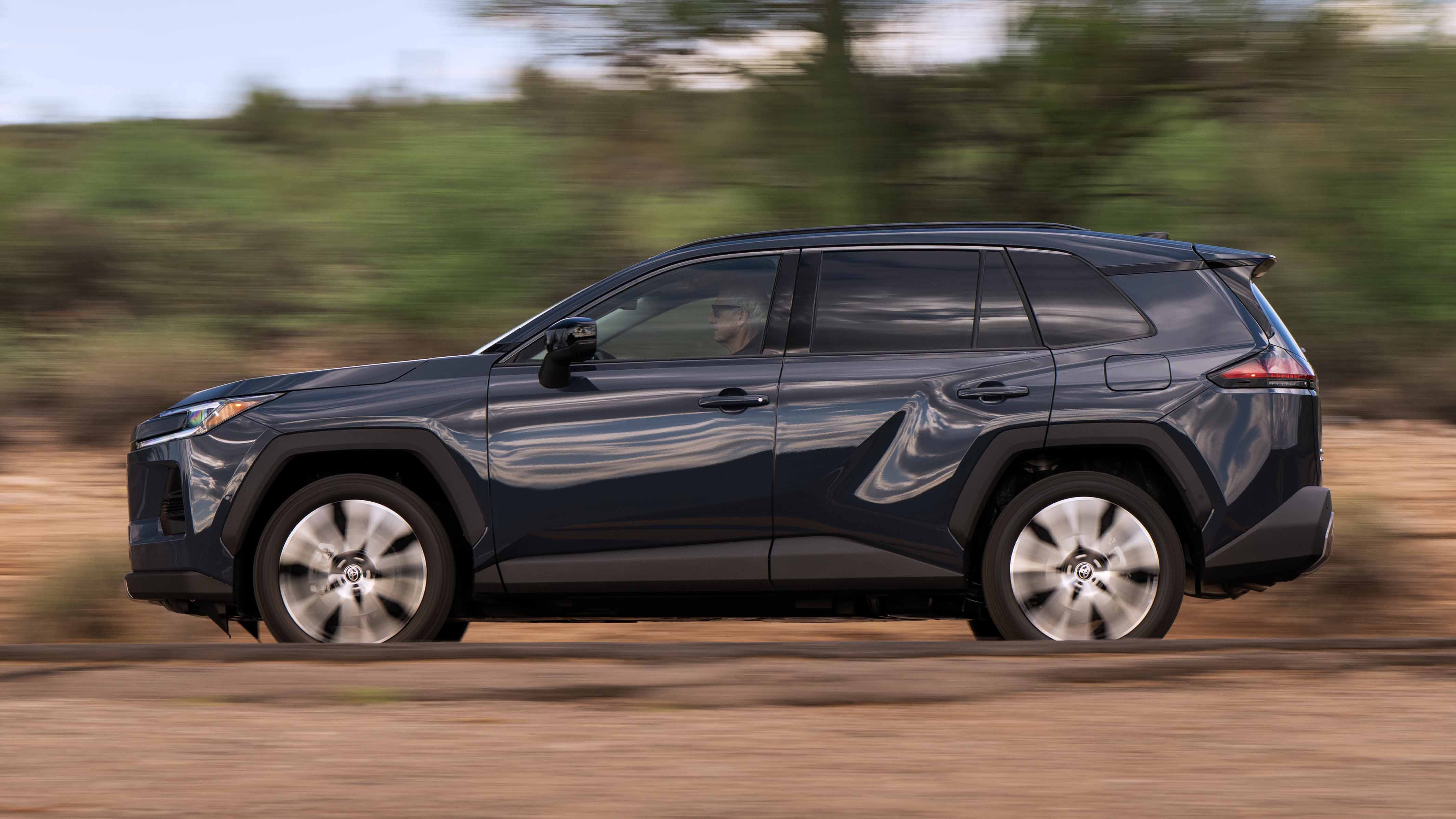 Toyota RAV4 HEV Limited exterior side