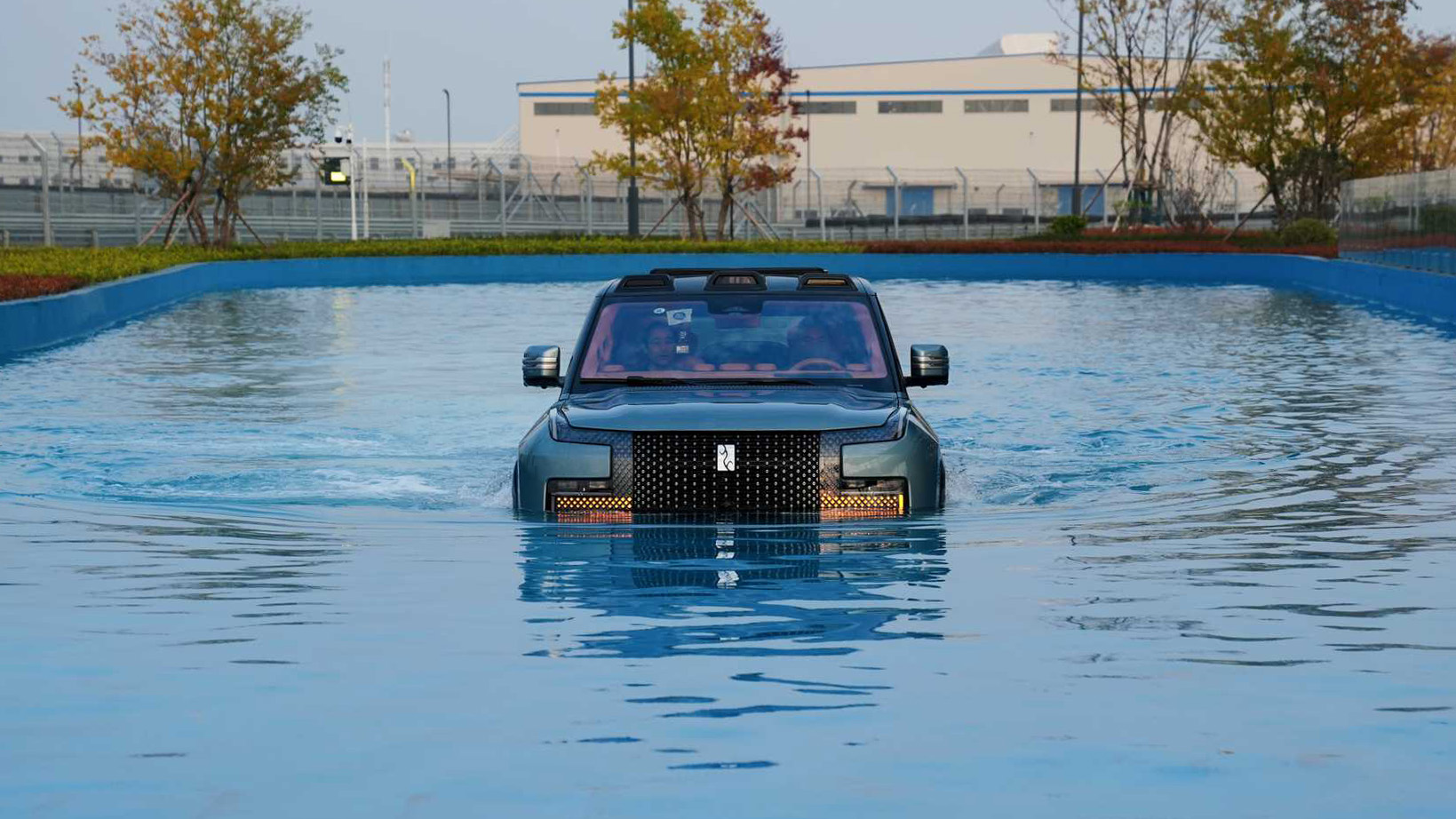 Yangwang U8 on water