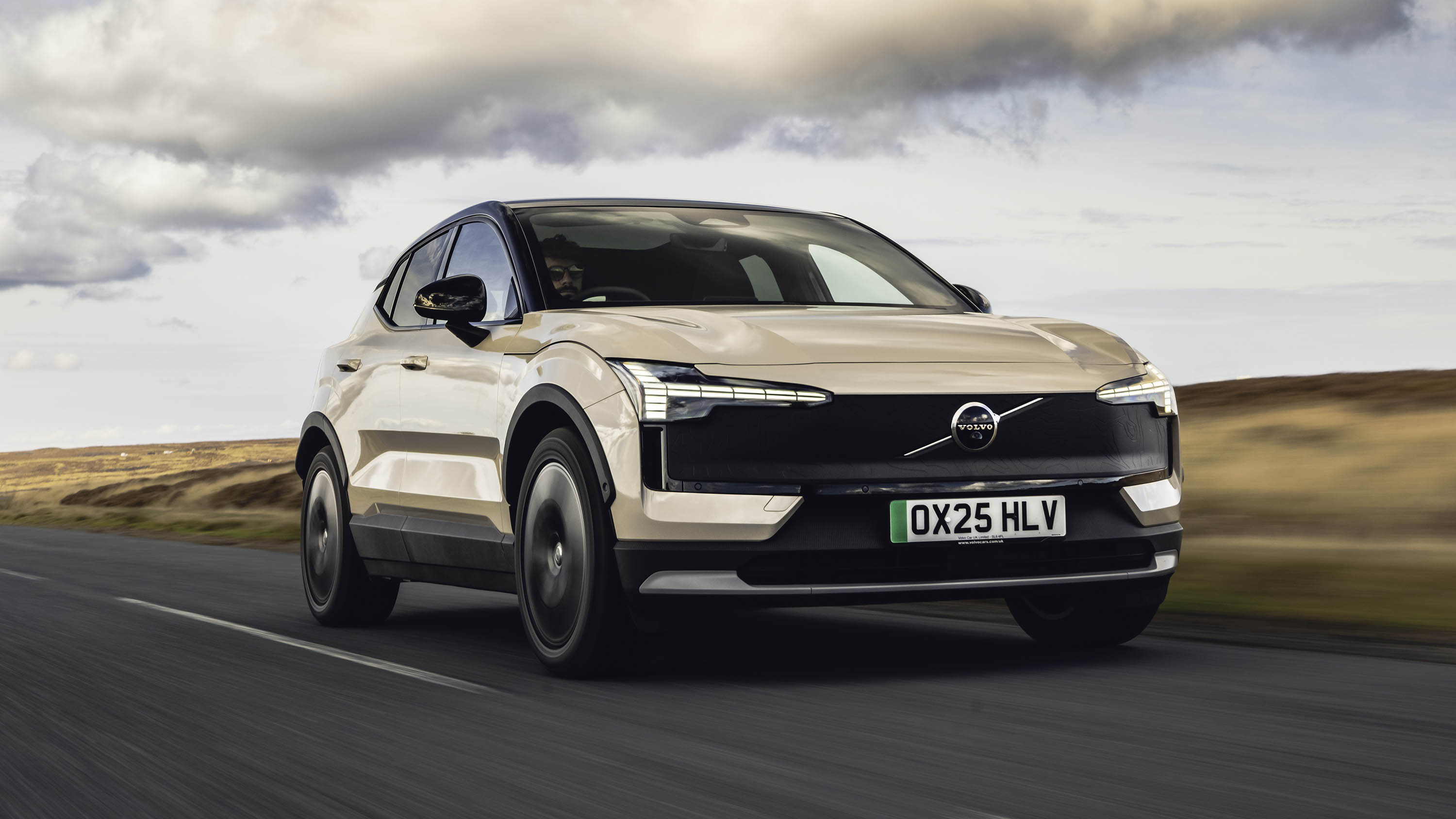 Volvo EX30 Cross Country UK front