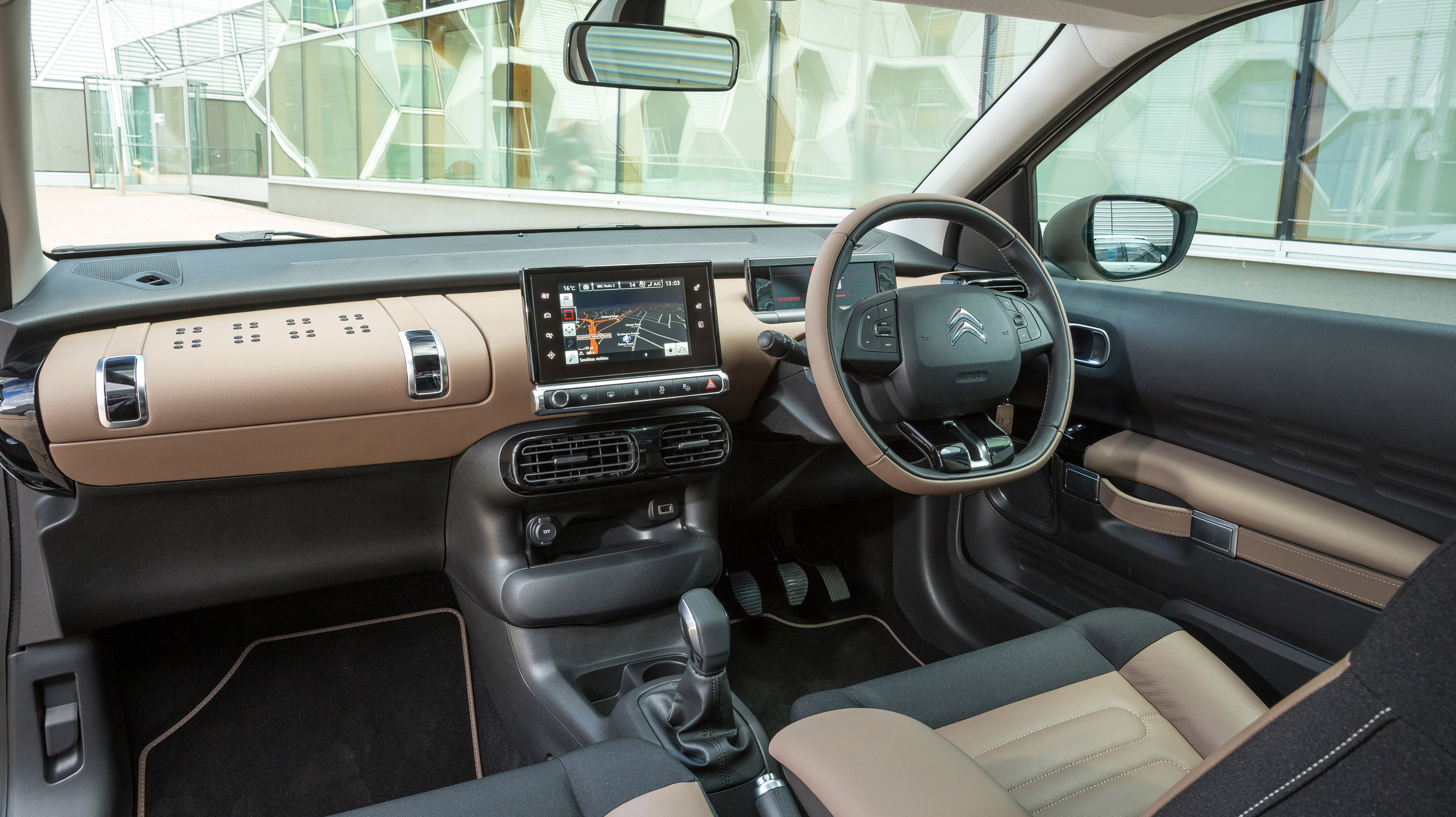 buyers_guide_-_citroen_c4_cactus_2014_-_interior_0.jpg